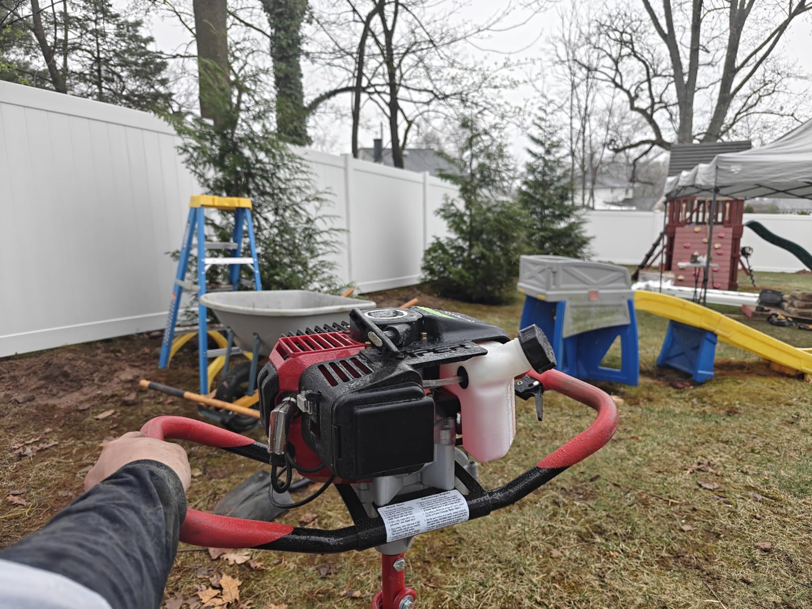 Earthquake E43 1-Person Earth Auger Powerhead, 43cc 2-Cycle Viper Engine, 30:1 Transmission, 5 Year Limited Warranty, Red or Black Auger Bit customer photo 2