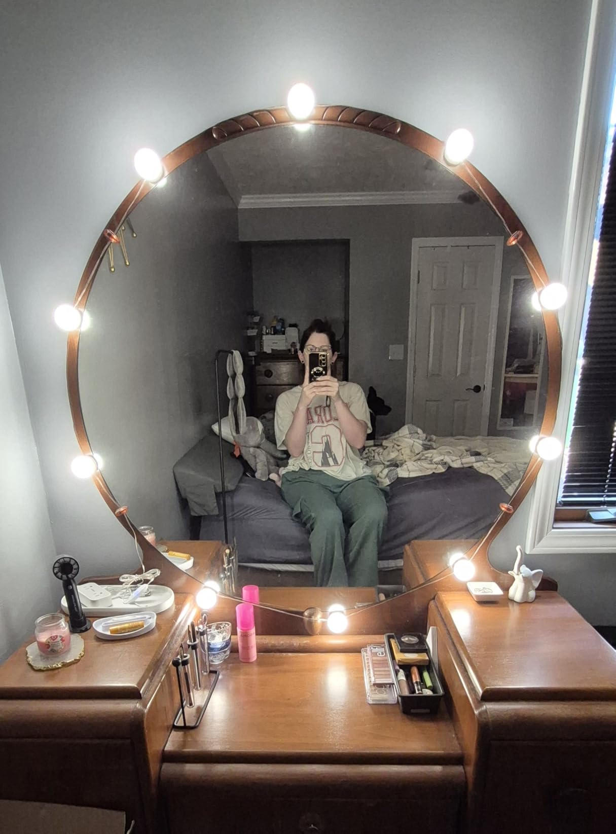 Consciot LED Vanity Lights for Mirror, Hollywood Style 10 Dimmable Bulbs, Adjustable Color & Brightness, USB Cable, Mirror Lights Stick on for Makeup Table Dressing Room Mirror customer photo 1