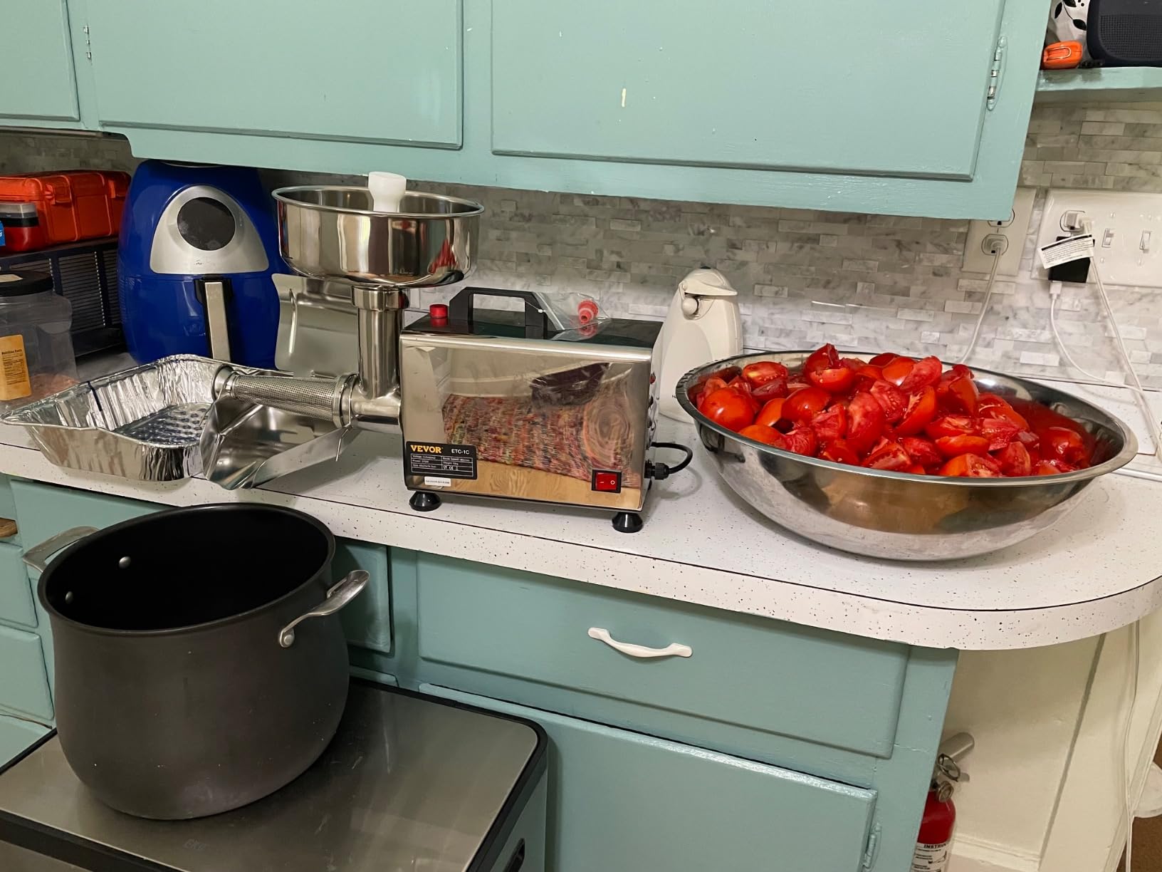 VBENLEM 110V Electric Tomato Strainer 370W Commercial Grade Tomato Milling Machine Stainless Steel Tomato Press and Strainer customer photo 1