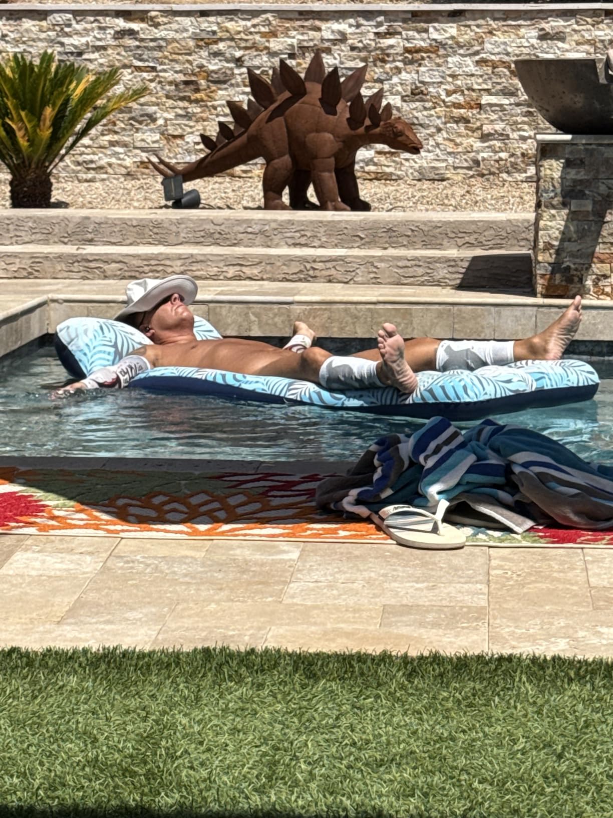 Aqua Oversized Contour Pool Float Lounge – Extra Large – Fabric-Covered, Inflatable Pool Floats for Adults – Blue Ferns customer photo 1