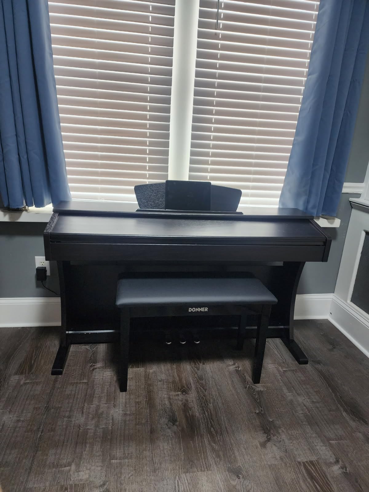 Donner Duet Piano Bench with Storage, Solid Wooden Keyboard Bench Piano Bookcase Stool Chair Seat with High-Density Sponges Padded Cushion, Black customer photo 1