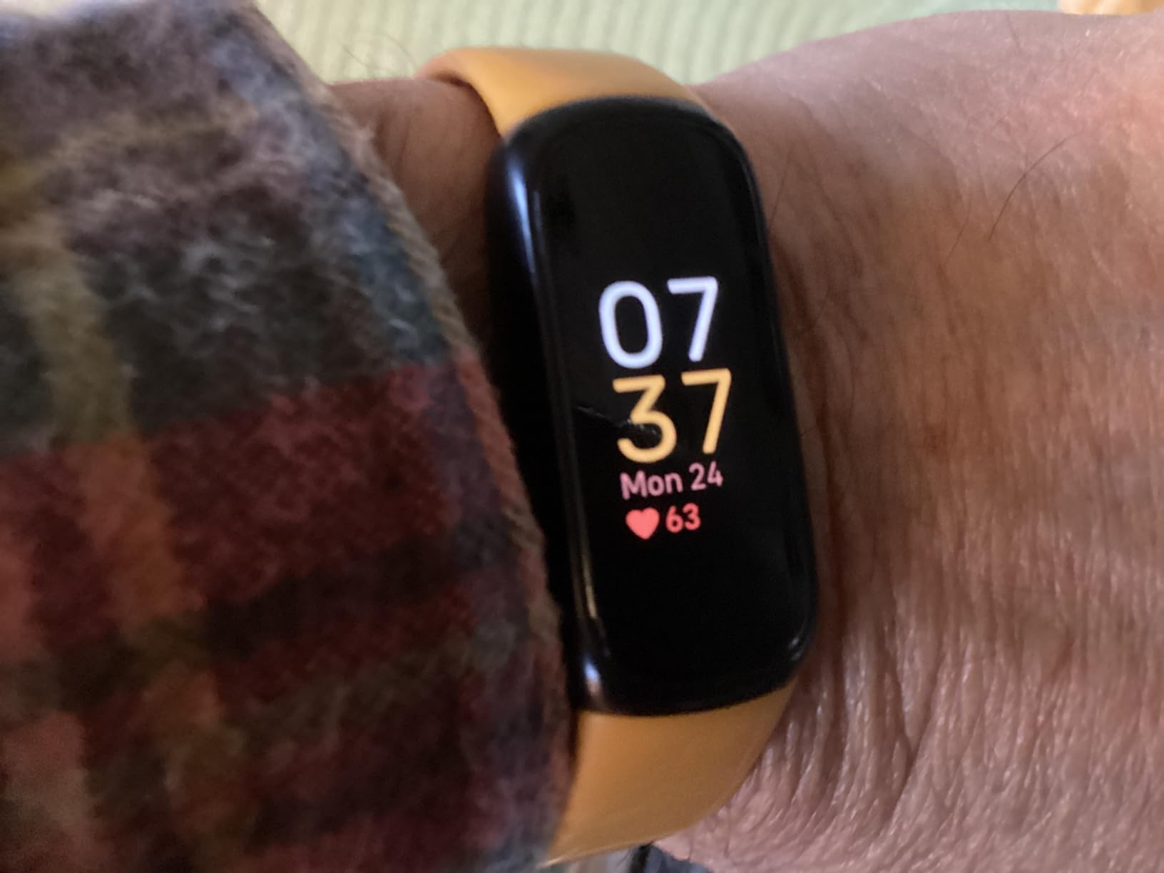 Fitbit Inspire 3 Health & Fitness Tracker with Stress Management, Workout Intensity, Sleep Tracking, 24/7 Heart Rate - 3-Month Google Health Premium Membership Included - Morning Glow/Black customer photo 1
