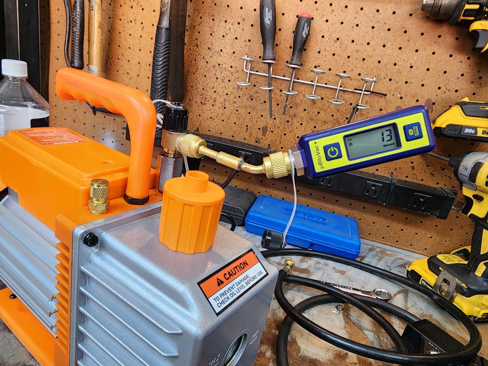 VEVOR 5 CFM 2 Stage Rotary Vane Vacuum Pump 1/2 HP Air Vacuum Pump Sparkless Motor Not only for R22 R410a but Also R32 R1234yf Systems for HVAC/Auto Repair&Maintenance Resin Degassing customer photo 1