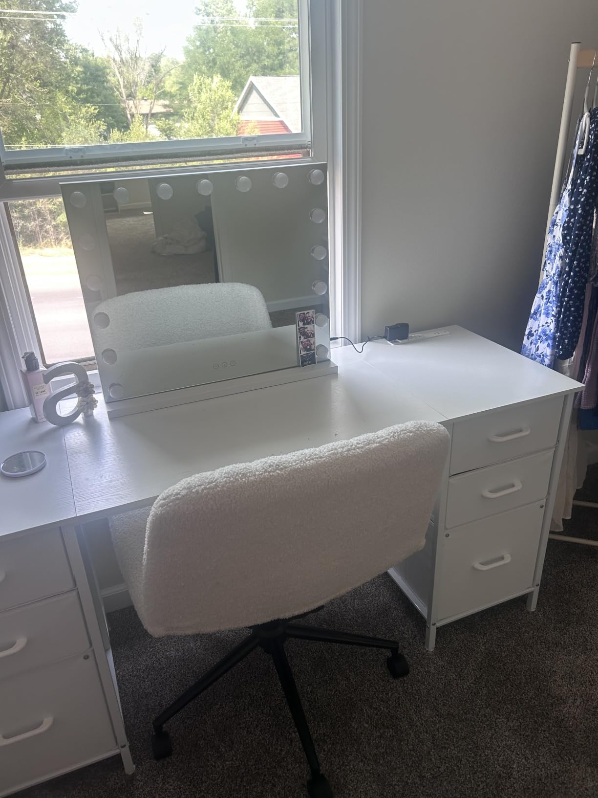 Vanity Mirror with Lights Lighted Makeup Mirror with Dimmable LED Bulbs, 3 Color Lighting Modes, USB Charging Port Touch Control, Sturdy Metal Frame Design, White (50x40cm) customer photo 2