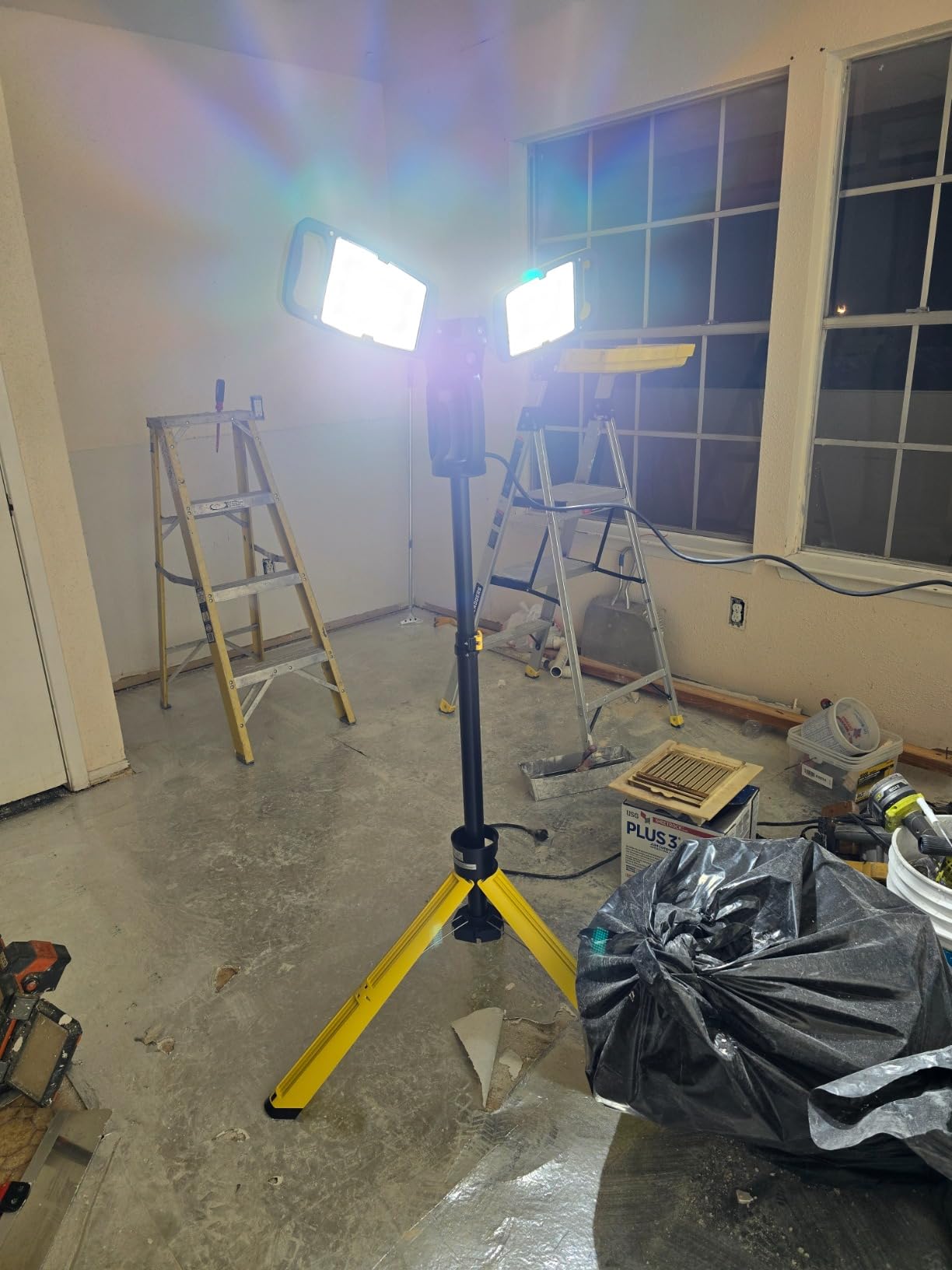 LUTEC Work Light with Stand, 12000 Lumen Dual-Head LED Work Light with Telescoping Tripod, Portable Corded LED Job Site Lighting 5000K 100W Indoor Outdoor Lighting customer photo 2