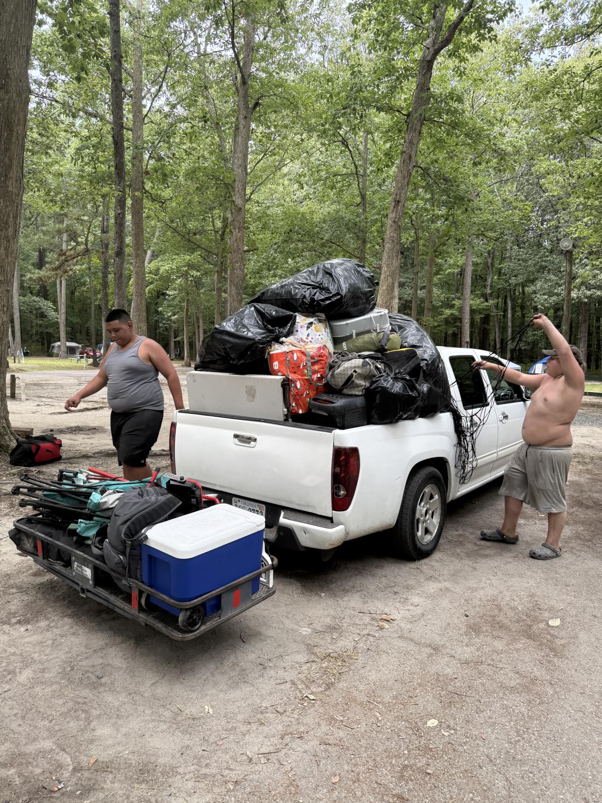 Suu66 Heavy Duty Cargo Net for Pickup Truck Bed - 5x7ft Stretches to 15x21ft with 12 Metal Carabiners customer photo 1
