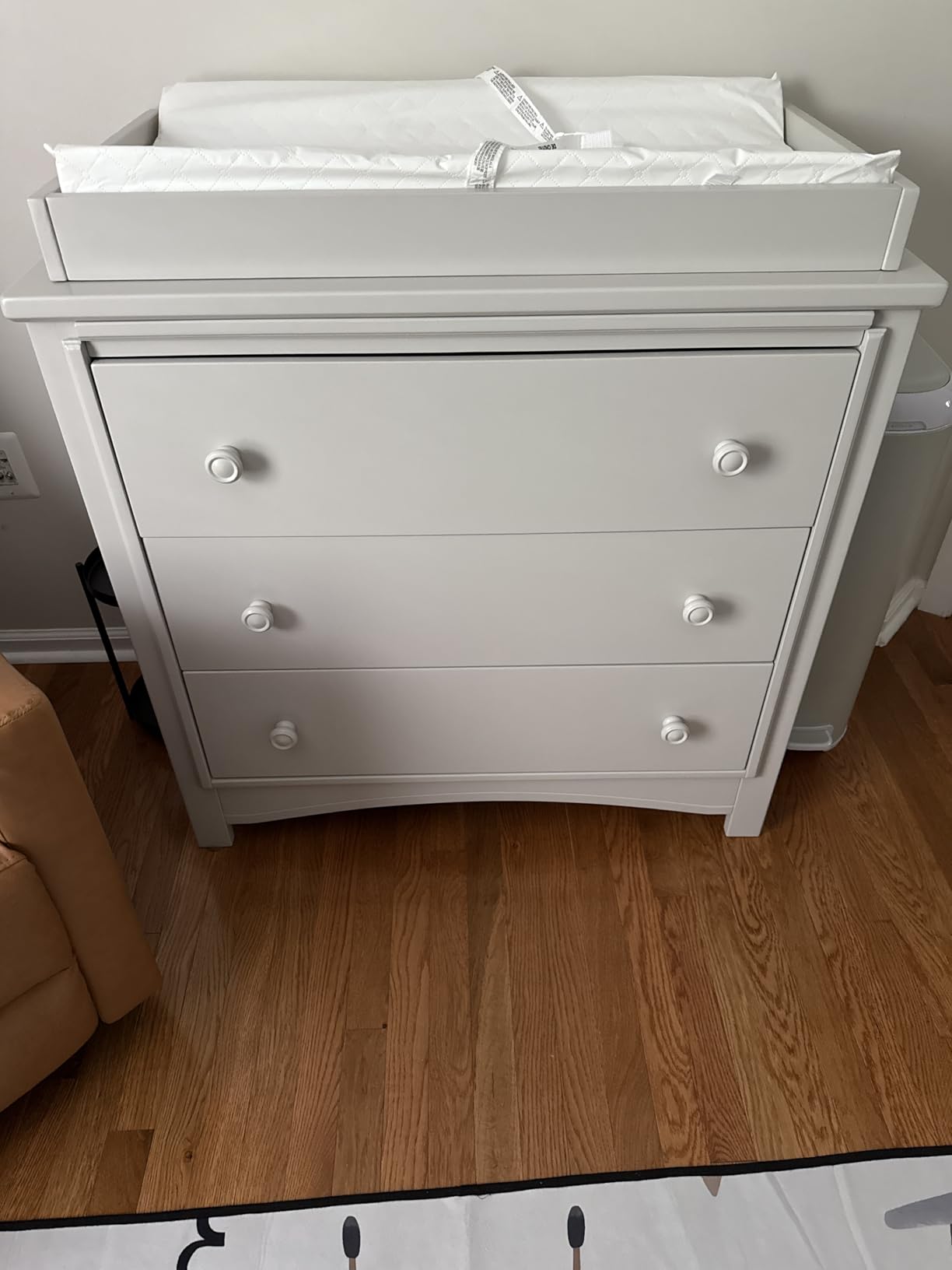 Delta Children Perry 3 Drawer Dresser with Changing Top and Interlocking Drawers, Bianca White customer photo 1