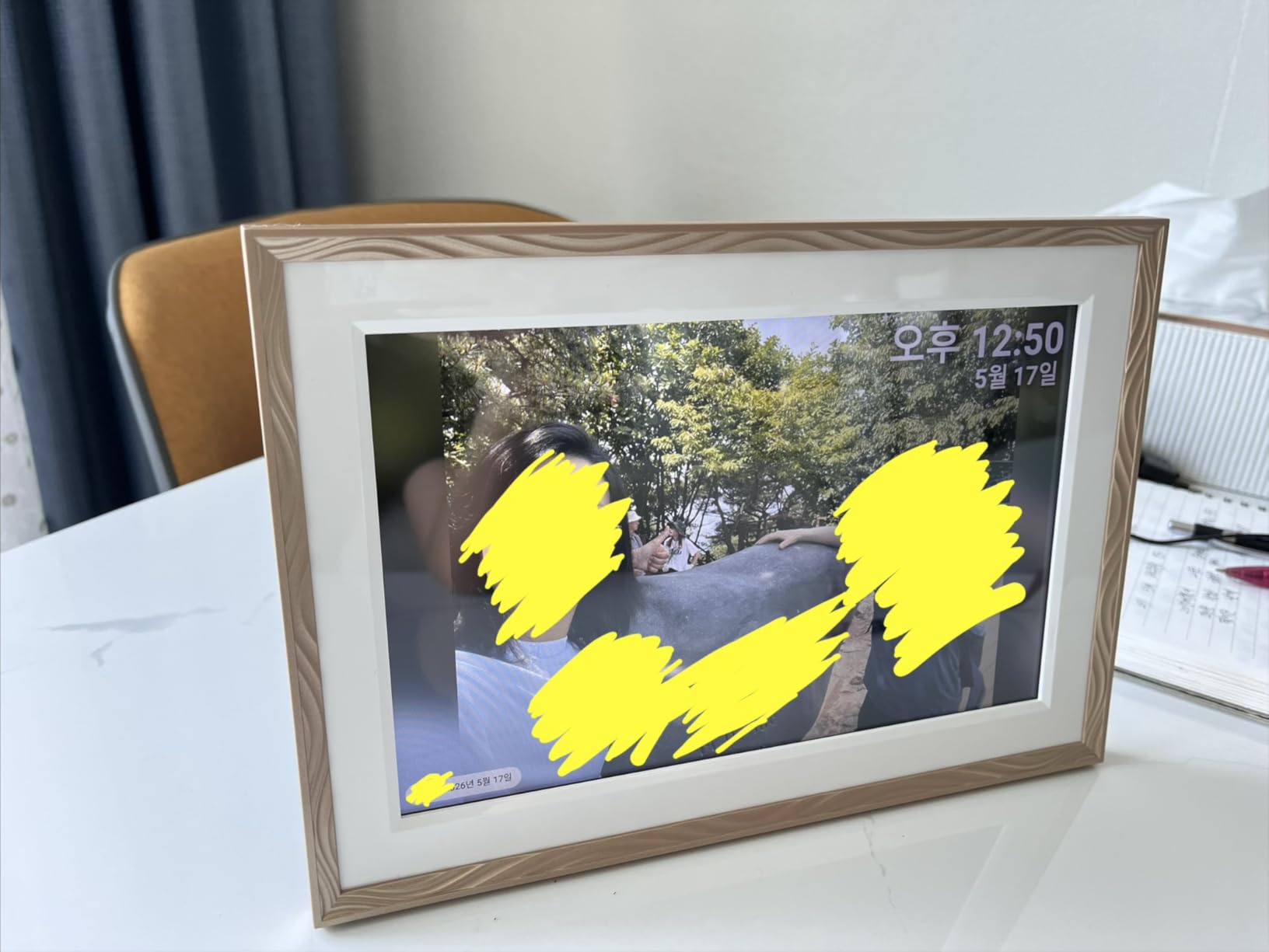 Frameo Digital Picture Frame, 10.1'' Frameo Digital Frame Wifi, 32GB, 1280*800 HD Touch Screen Digital Photo Frame, Wall Mountable, Auto-Rotate, Share Instantly, Wedding, Birthday Gifts for Women, Mom customer photo 1