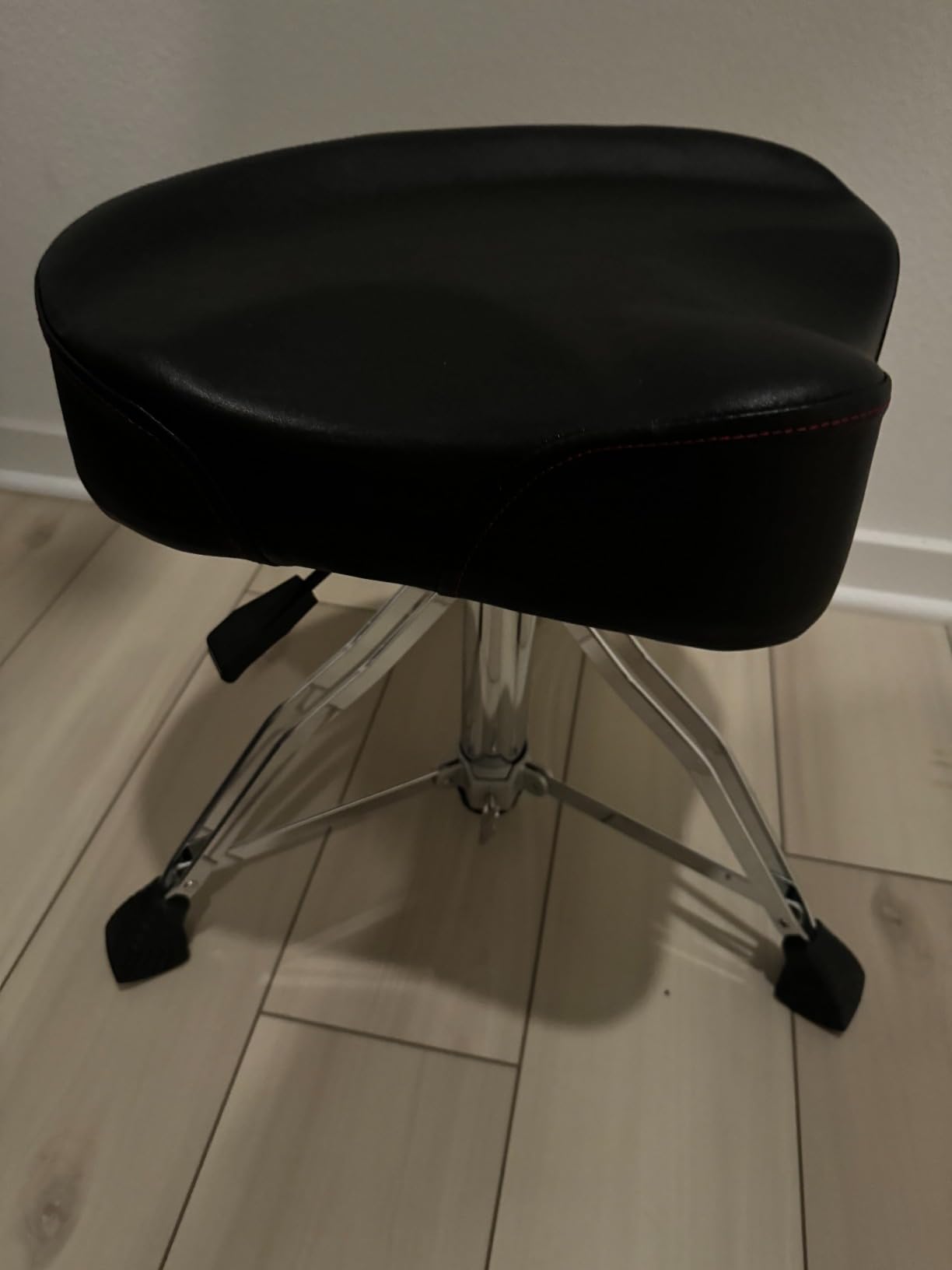 Ramzi Drum Throne Airlift Heavy Duty Drum Thrones Seat, Adjustable Stool Drum Motorcycle Style Drum Throne Drummer Stool with Double Braced Anti-Slip Feet Saddle Drum Seat customer photo 2