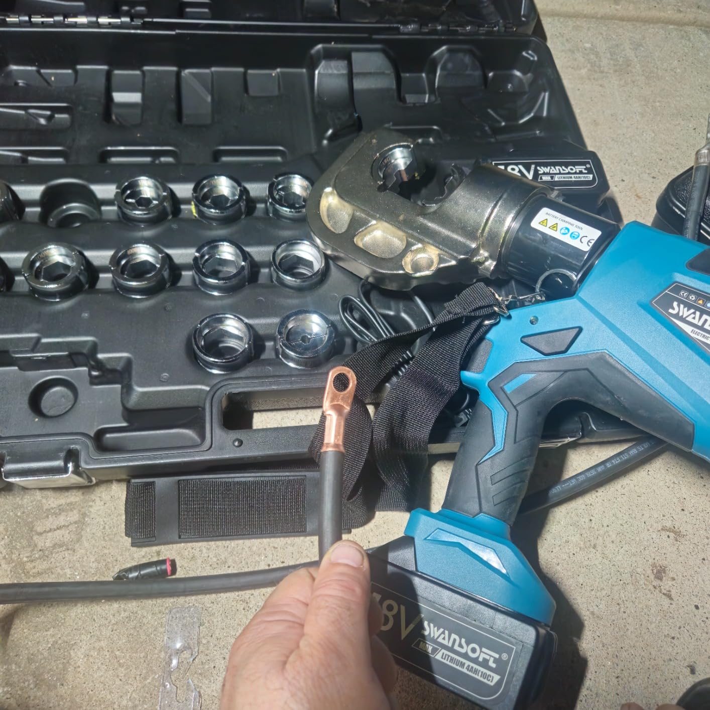 SWANSOFT Electric Hydraulic Crimping Tool 12Ton Continuously Crimp | 6AWG-800MCM Rechargeable Hydraulic Crimper for Cu/Al Terminal, Wire Cable Lug Crimping Tool Kit with 12 Dies (HCT-400A) customer photo 1