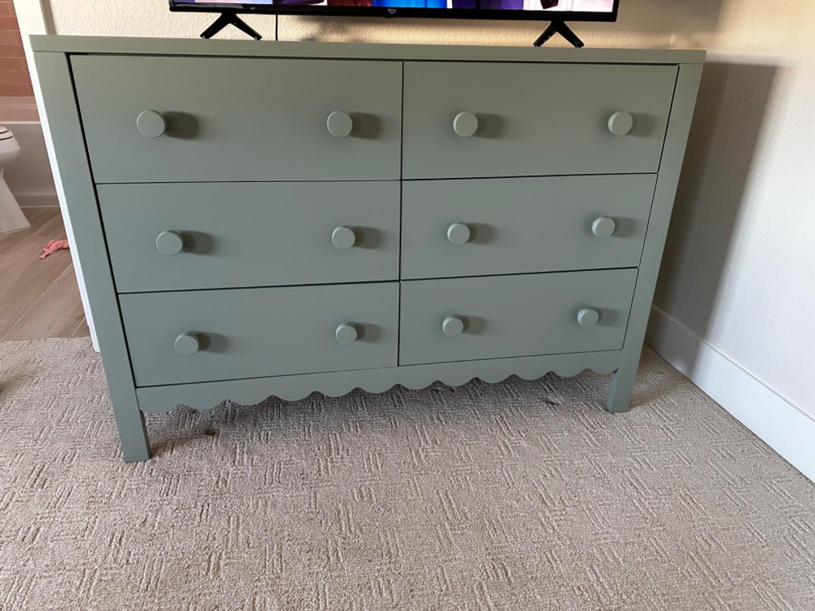 DaVinci Sammy Scallop 6-Drawer Dresser in White | GREENGUARD Gold Certified Nursery Dresser customer photo 1