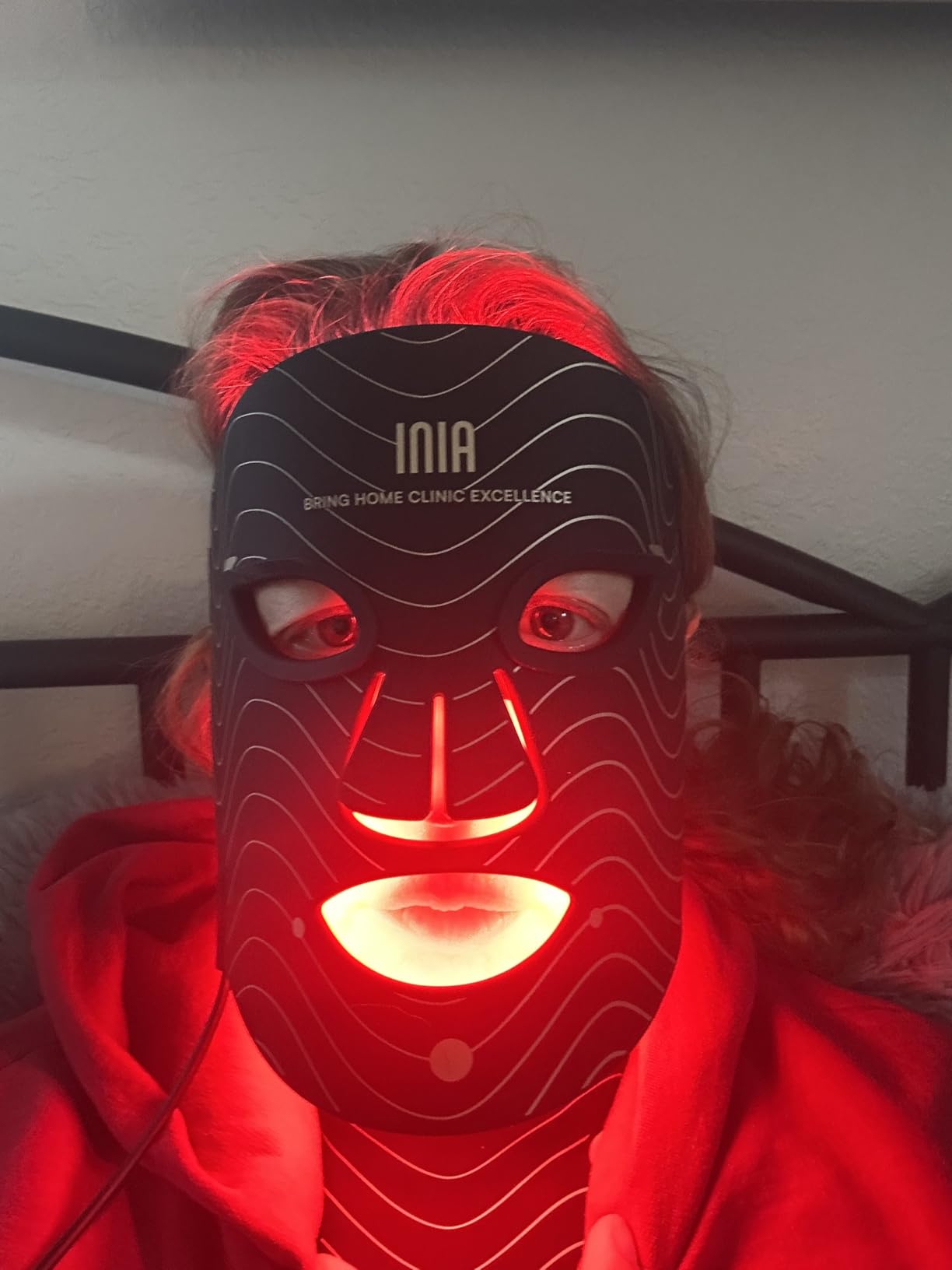 INIA Red Light Therapy Mask for Face, Neck & Chest, 850nm NIR, 4 Modes | 4-Week Visible Results, High Coverage, Red Blue Yellow Lights, 105mW/cm², 228 LEDs, 2600mAh Rechargeable, Adjustable Timer customer photo 1