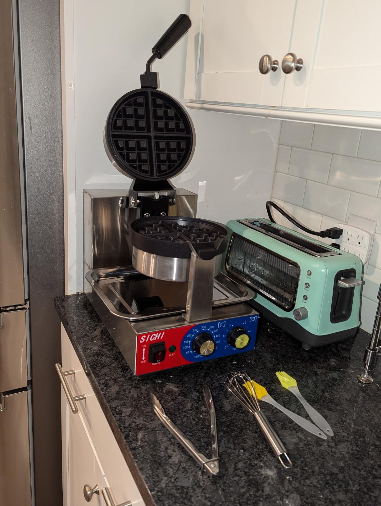 Commercial Belgian Waffle Maker - Rotating Double Waffle Maker, Non-stick, 1.2