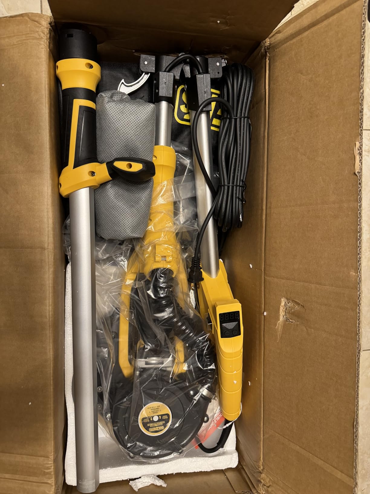 Drywall Sander, 950W 8.5A Electric Drywall Sander with Vacuum Dust Collector, 9 Variable Speed 800-2100RPM, 26FT Power Cord, Wall Sander for Popcorn Ceiling, Pole Sander for Drywall customer photo 1