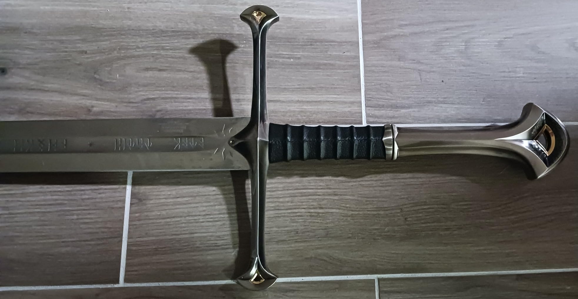 United Cutlery Lord of the Rings Anduril Sword of King Elessar | Officially Licensed Replica | Wall Plaque | LOTR Movie Collectible | Length 52 7/8