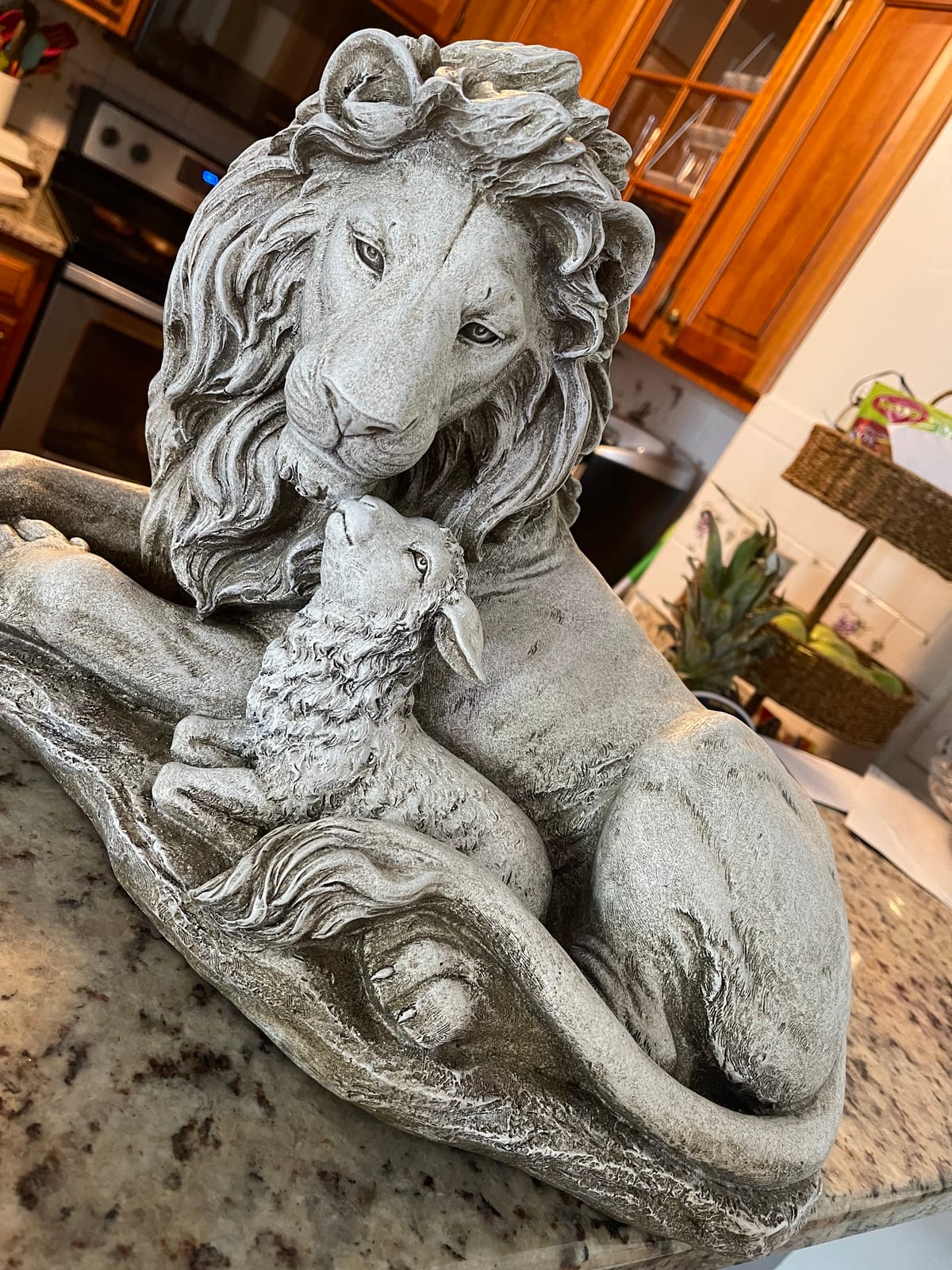 Joseph's Studio Lion and Lamb Garden Statue – 12.5