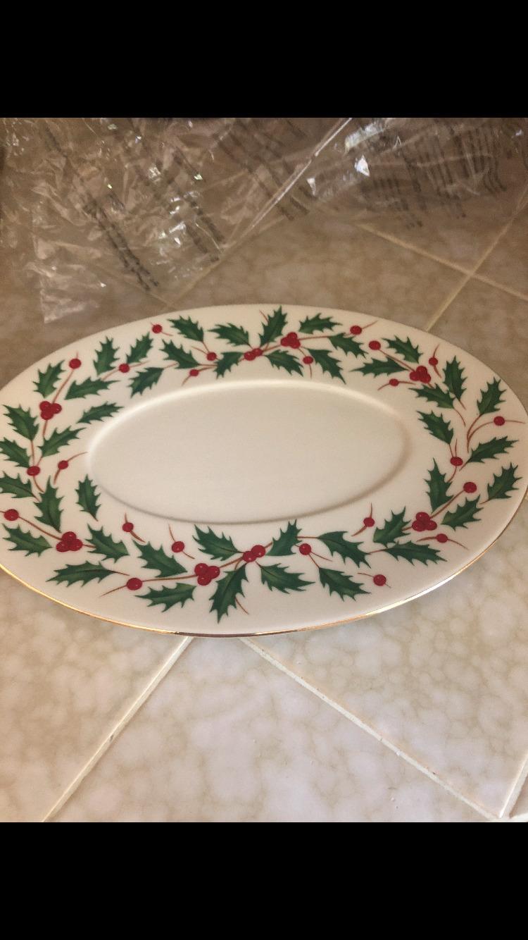 Lenox Holiday Porcelain Christmas Gravy Boat with Stand, 16oz customer photo 1