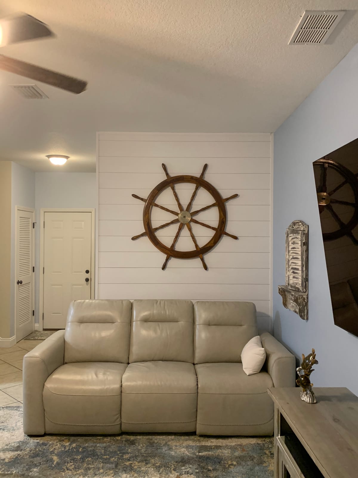 Hampton Nautical Deluxe Class Wood and Brass Decorative Ship Wheel 24