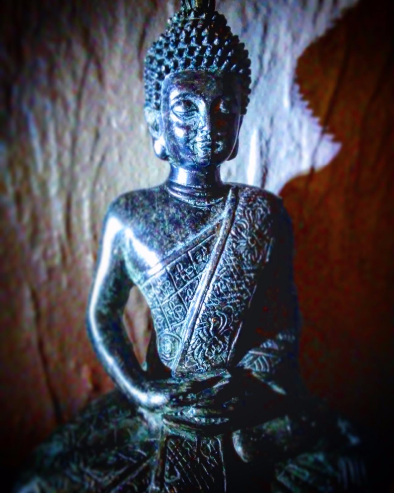 Bellaa Buddha Statue Zen Home Decor Mindfulness Meditation Sculpture Peace Harmony Dhyana Mudra Sitting Blessing Altar Figurine Black 23293 customer photo 2