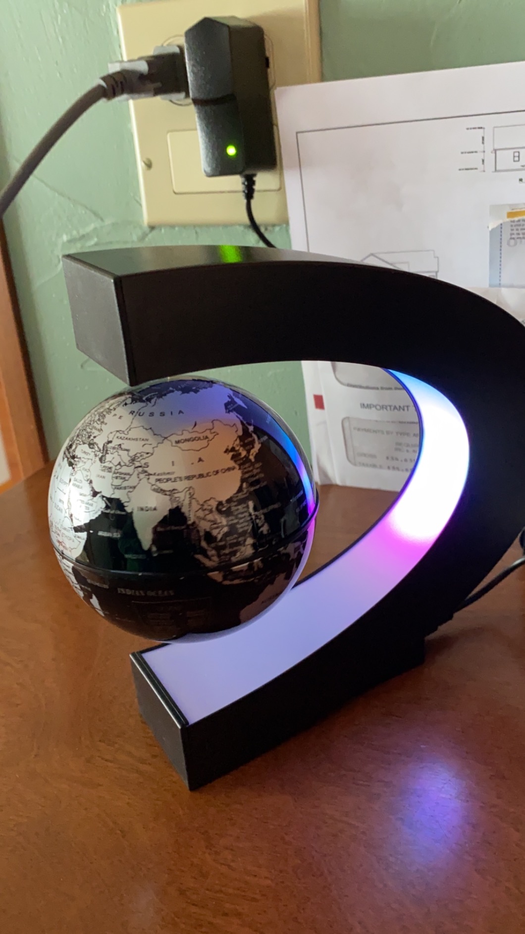Senders Floating Globe with LED Lights C Shape Magnetic Levitation Floating Globe World Map for Desk Decoration (Black-Silver) customer photo 1