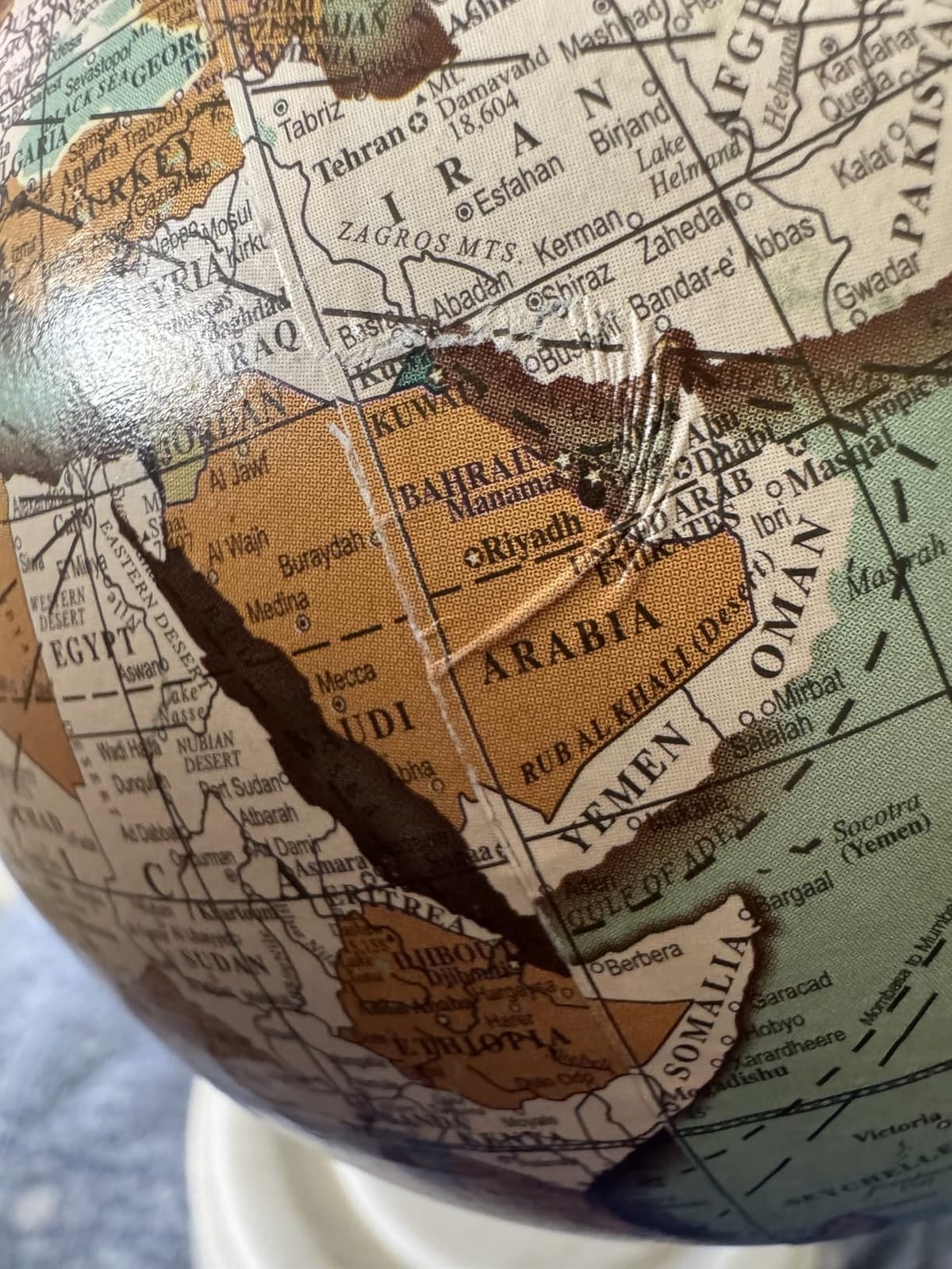 Deco 79 Modern Plastic Globe with Marble Base, 5