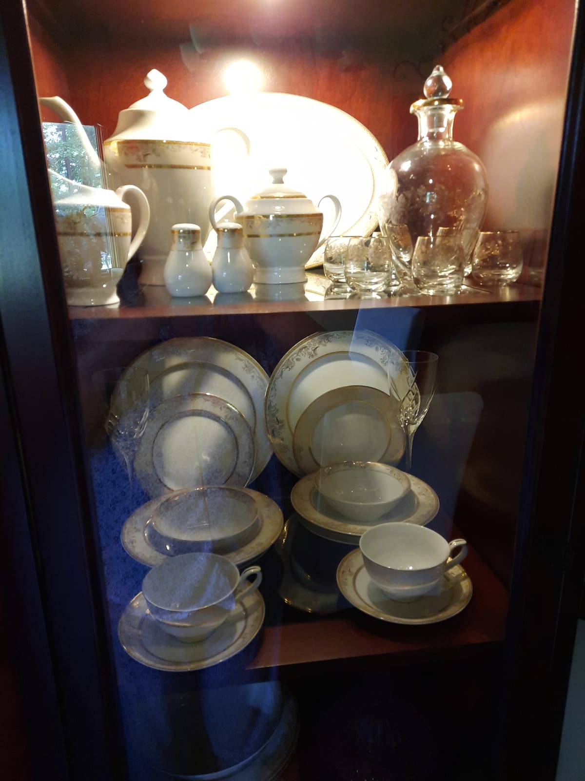 Lorren Home Trends 57 Piece 'Chloe' Bone China Dinnerware Set (Service for 8 People), Gold customer photo 1