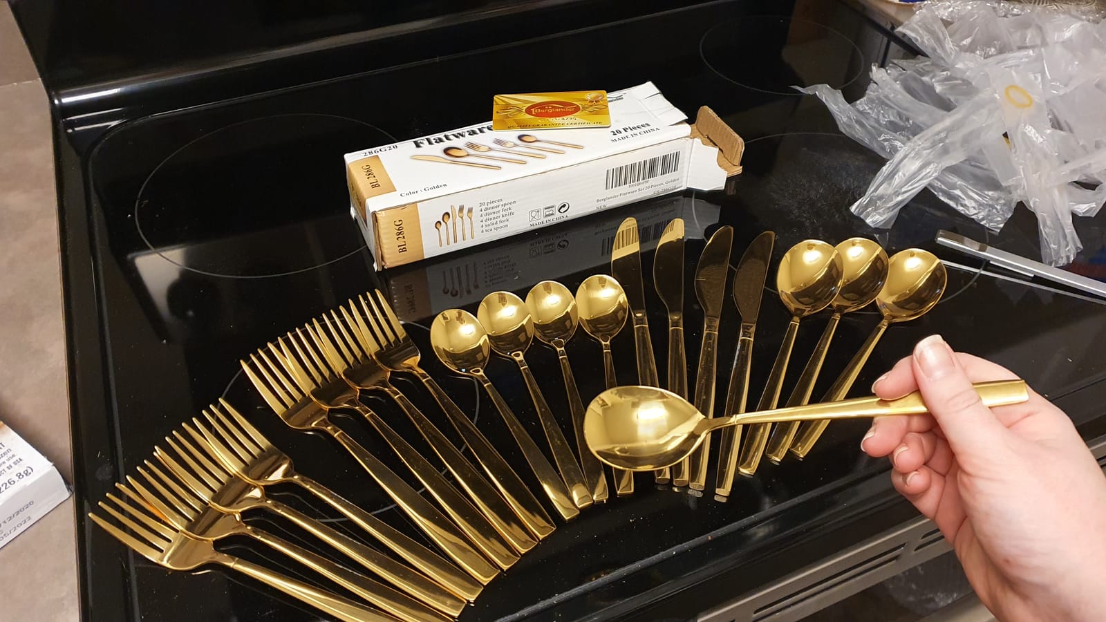 Berglander 20 Piece Titanium Gold Plated Stainless Steel Flatware Set, 20 Pieces Golden Silverware Set, Golden Cutlery Set, Service for 4 (shiny Gold) customer photo 2
