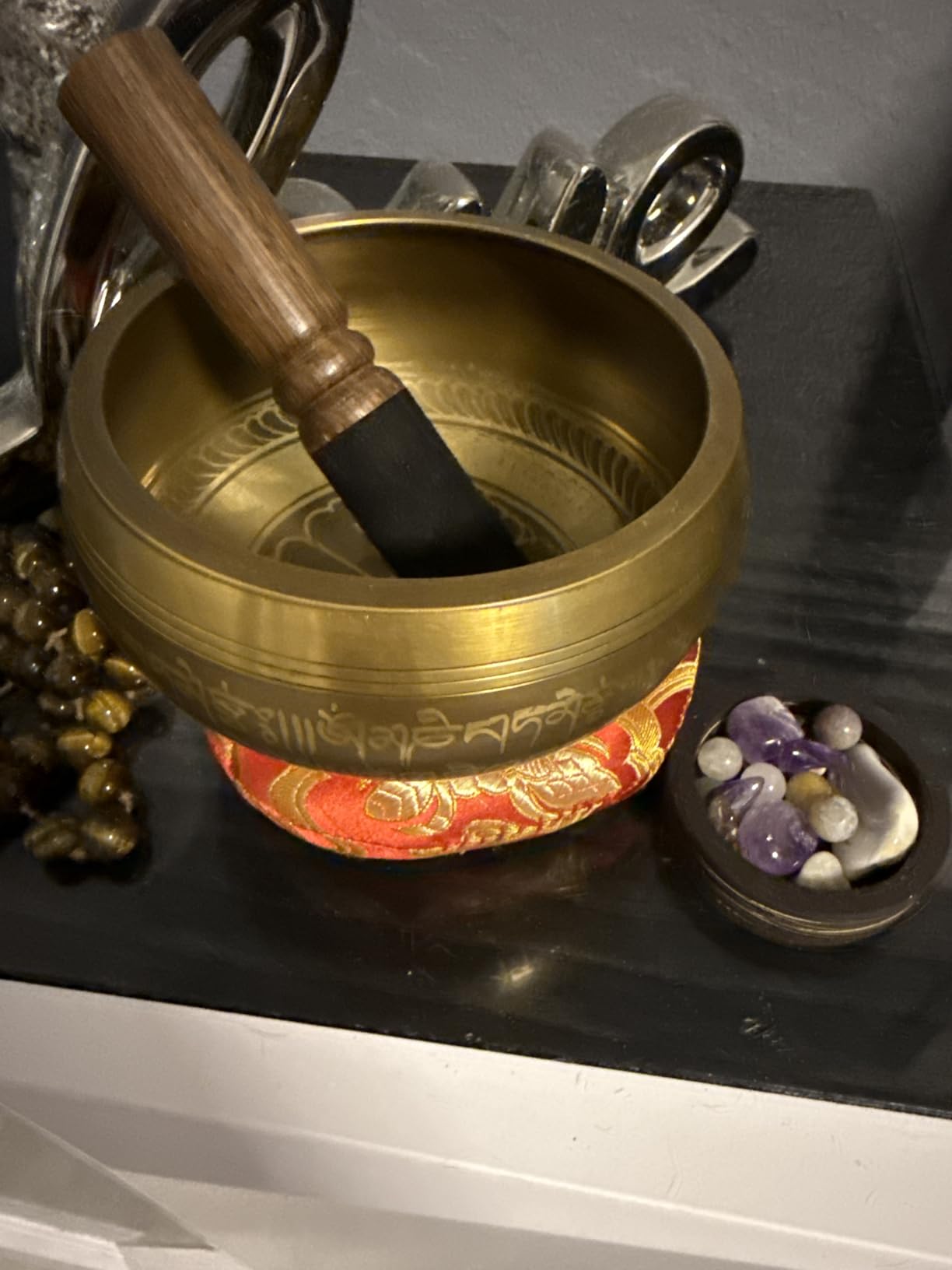 AKLOT HandMade Meditation Singing Bowl: Tibetan Sound Bowl Set with Pure Tone, Sound Bath Bowl with Cushion, Mallet, Carry Bag, Spiritual Gift for Chakra Clearing, Yoga, Prayer, Relaxation (5 Inch) customer photo 1
