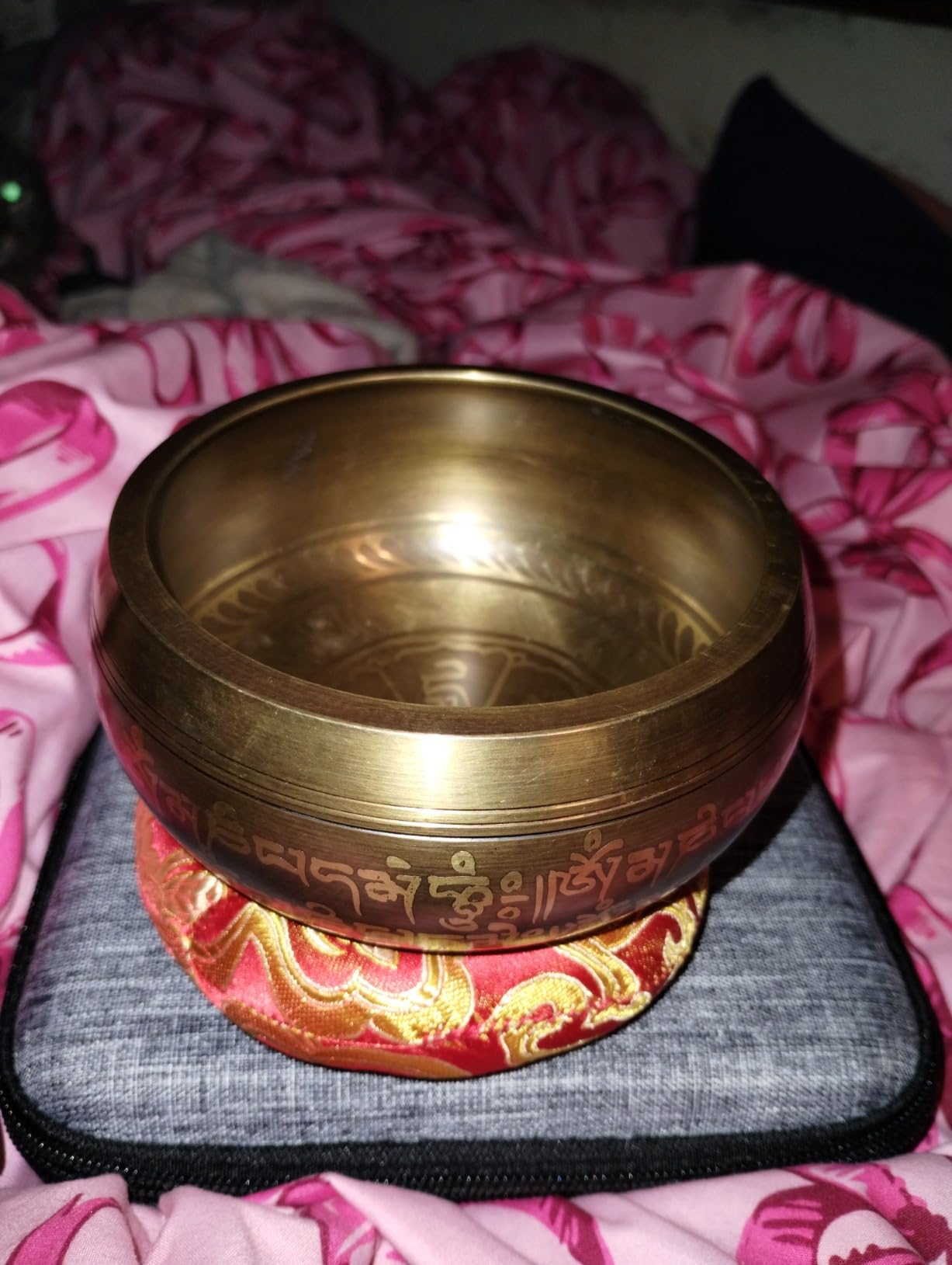 AKLOT HandMade Meditation Singing Bowl: Tibetan Sound Bowl Set with Pure Tone, Sound Bath Bowl with Cushion, Mallet, Carry Bag, Spiritual Gift for Chakra Clearing, Yoga, Prayer, Relaxation (5 Inch) customer photo 2