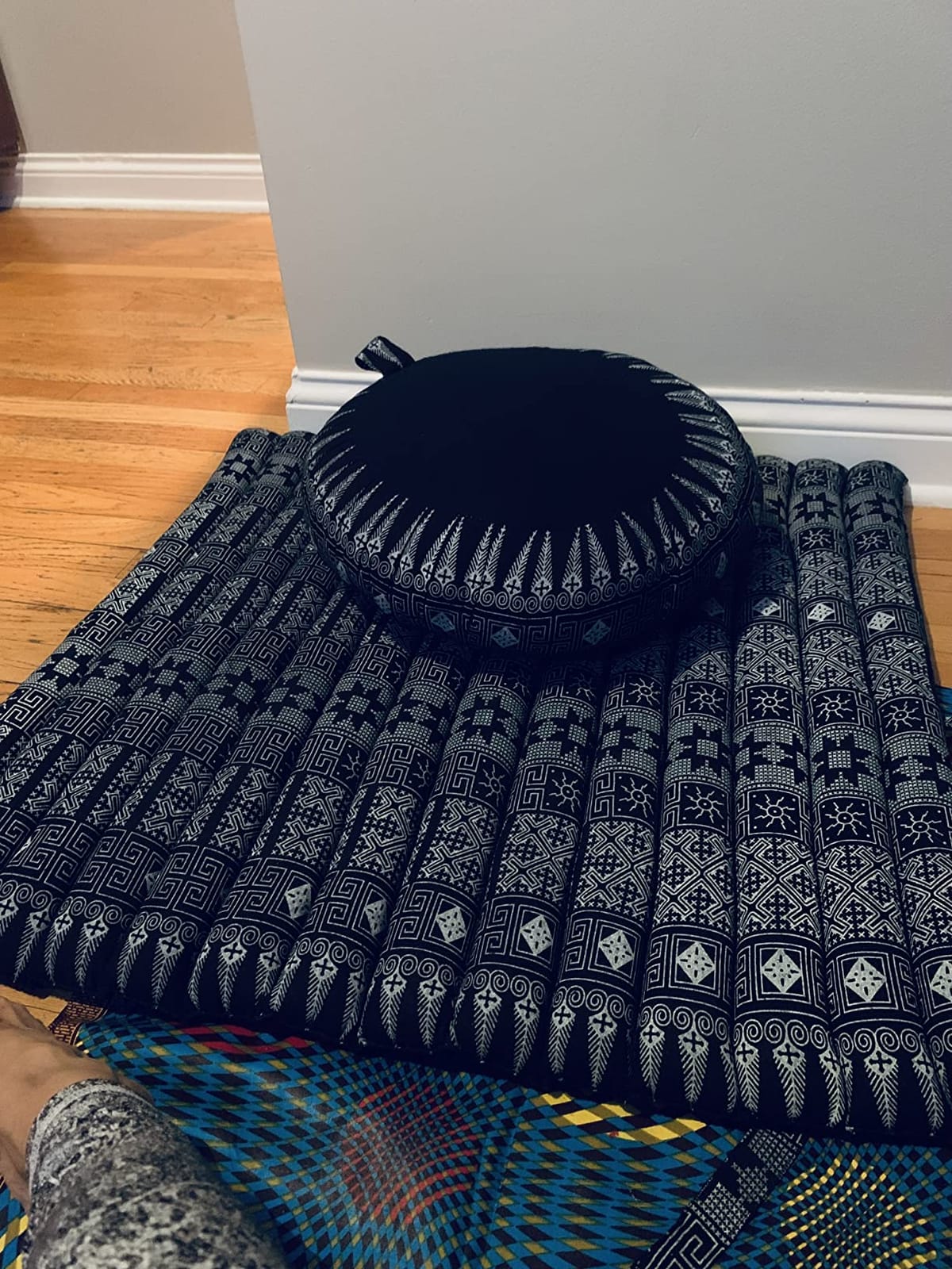 Leewadee Meditation Cushion Set – 1 Round Zafu Meditation Pillow and 1 Square Roll-Up Zabuton Meditation Mat, Pillows Bundle Filled with Kapok customer photo 2