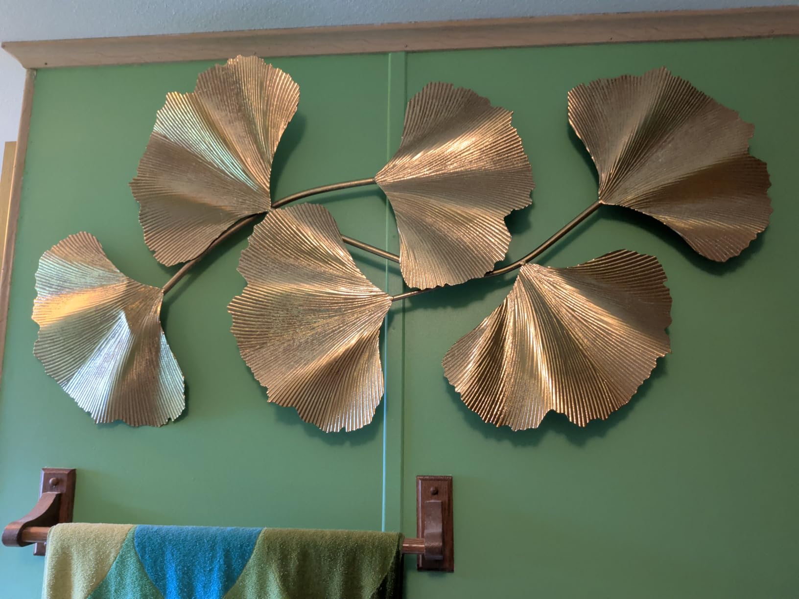 Madison Park Wall Art Living Room Décor Faye Metal Foil Ginkgo Leaf Large Home Accent Modern Inspired Dining, Bathroom Decoration Ready to Hang Ornament for Bedroom, 43