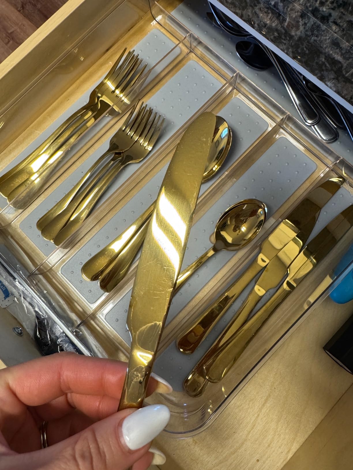 Aisoso Gold Silverware Set, 20-Piece Flatware Set Service for 4 customer photo 2