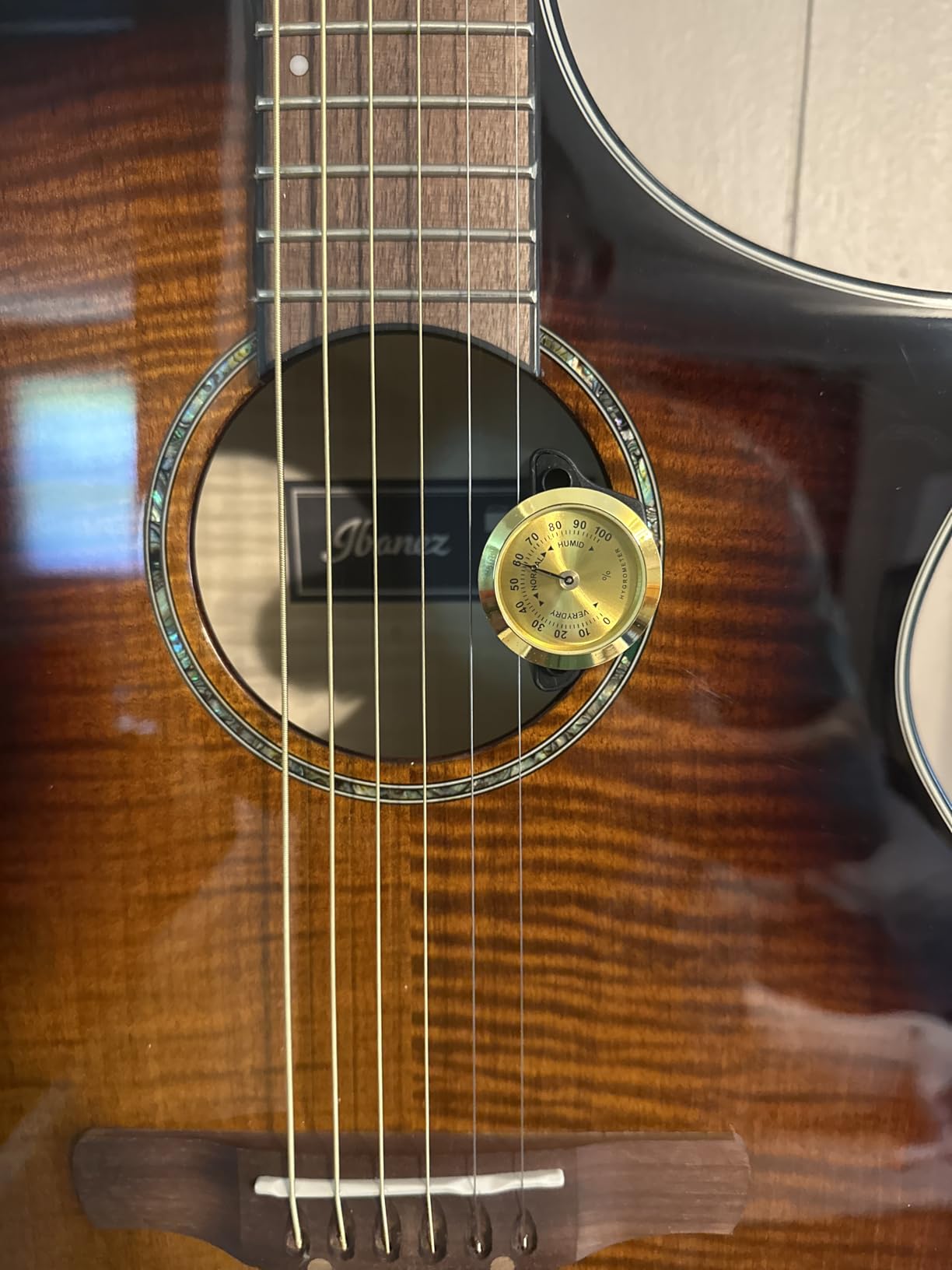 GUITTO 2-in-1 Guitar Humidifier & Analog Hygrometer, Clip-On Soundhole Humidity Care System with Refillable Sponge, No-Battery Gauge for Acoustic Guitar (GHD-01) customer photo 2