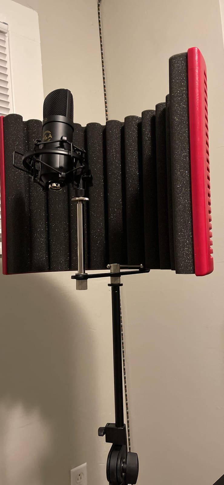 sE Electronics RF-X Reflexion Filter - Portable Microphone Isolation Shield for Recording Music, Podcasts & Voice-Overs - Four-Layer Acoustic Sound Shield for Home Recording Studio Equipment (White) customer photo 2