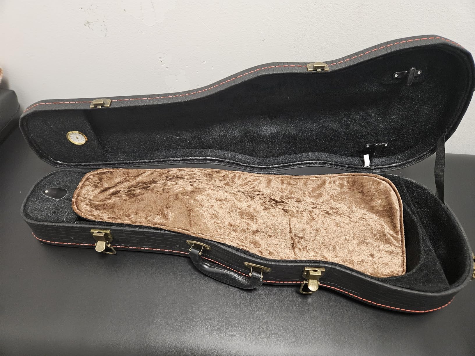 4/4 Full Size Violin Case, Plush Interior Wooden Hard Case With Hygrometer, Crocodile Pattern Leather Bulge Surface Case (Black) customer photo 2