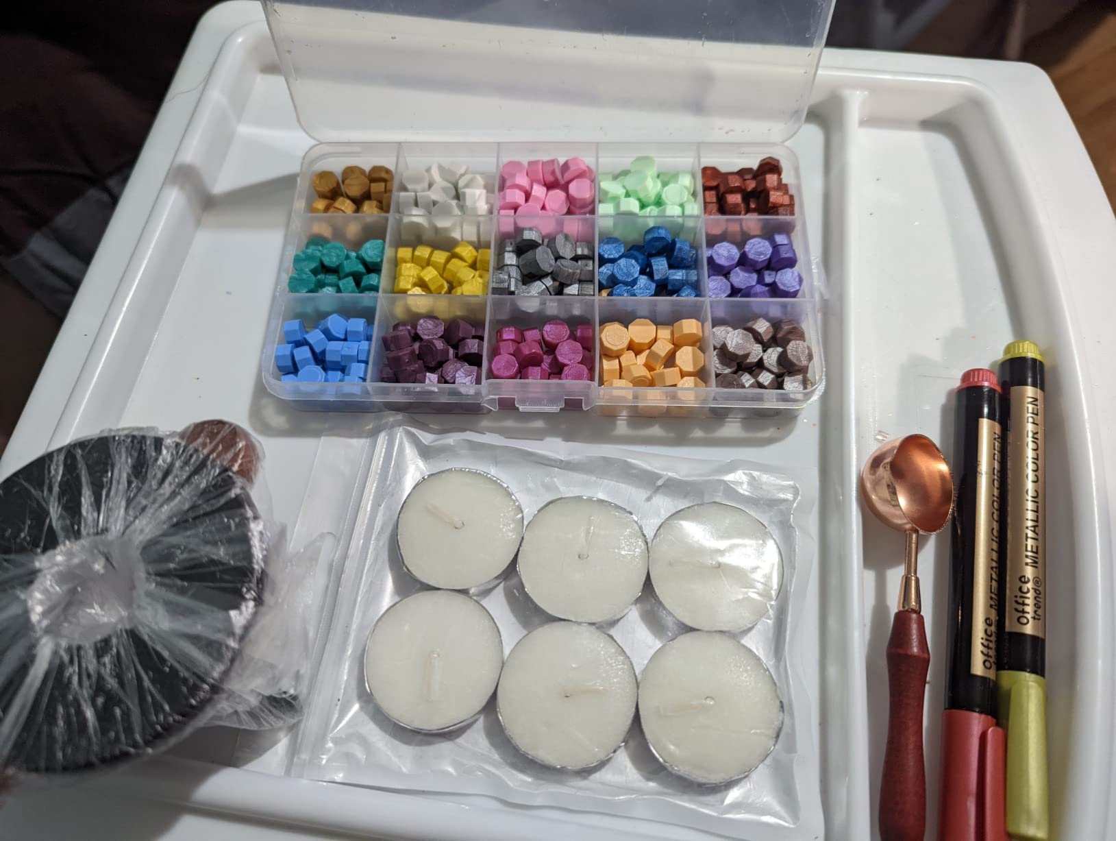 YIPLED Wax Seal Stamp Kit, 728 Pcs, 24 Colors, Beginner Friendly customer photo 1