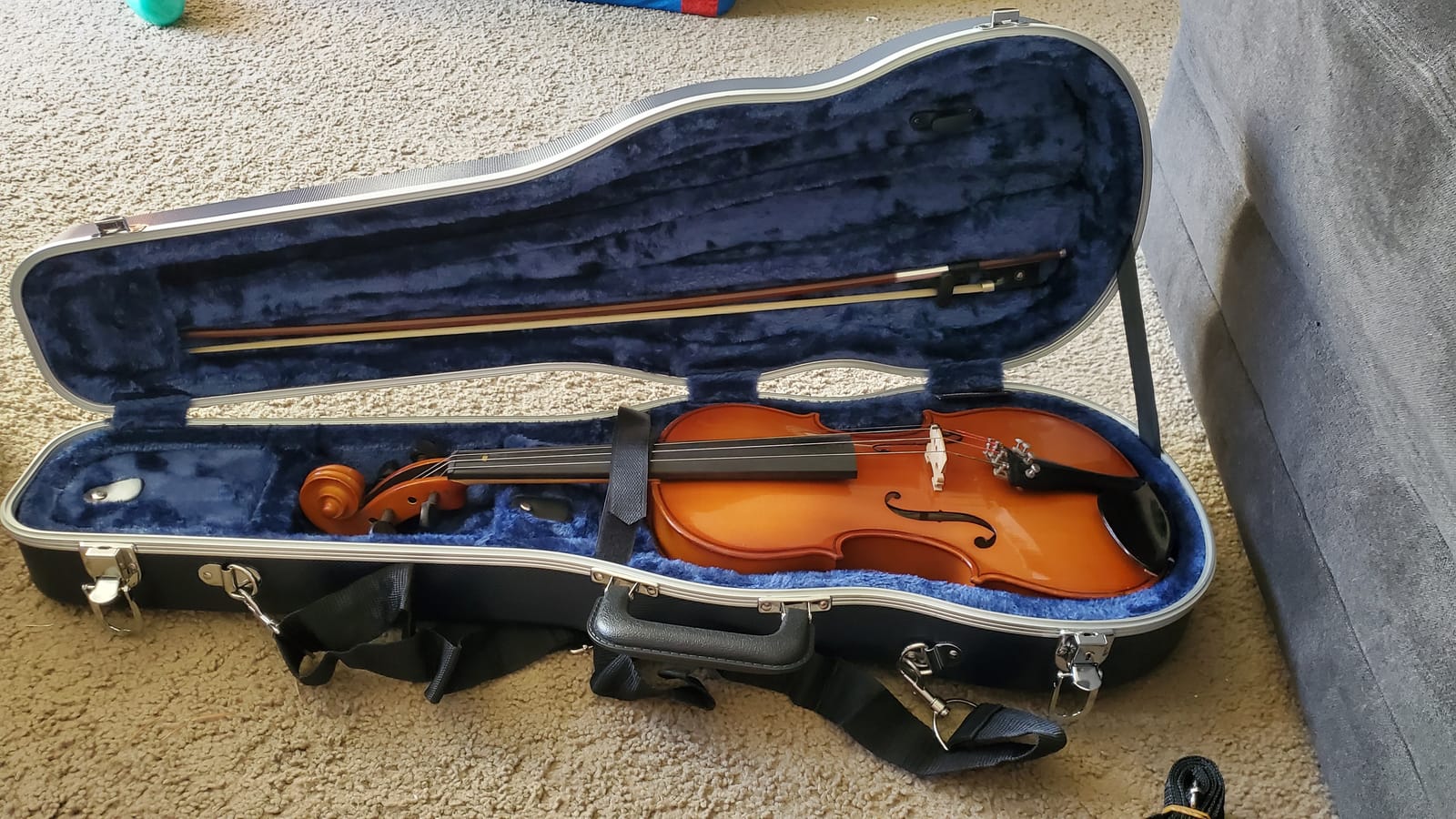 Crossrock ABS 16”–16.5” Viola Case | Backpack Style, Black – Molded Hard Shell, Plush Interior, Dual Bow Holders (CRA860VL165BK) customer photo 1