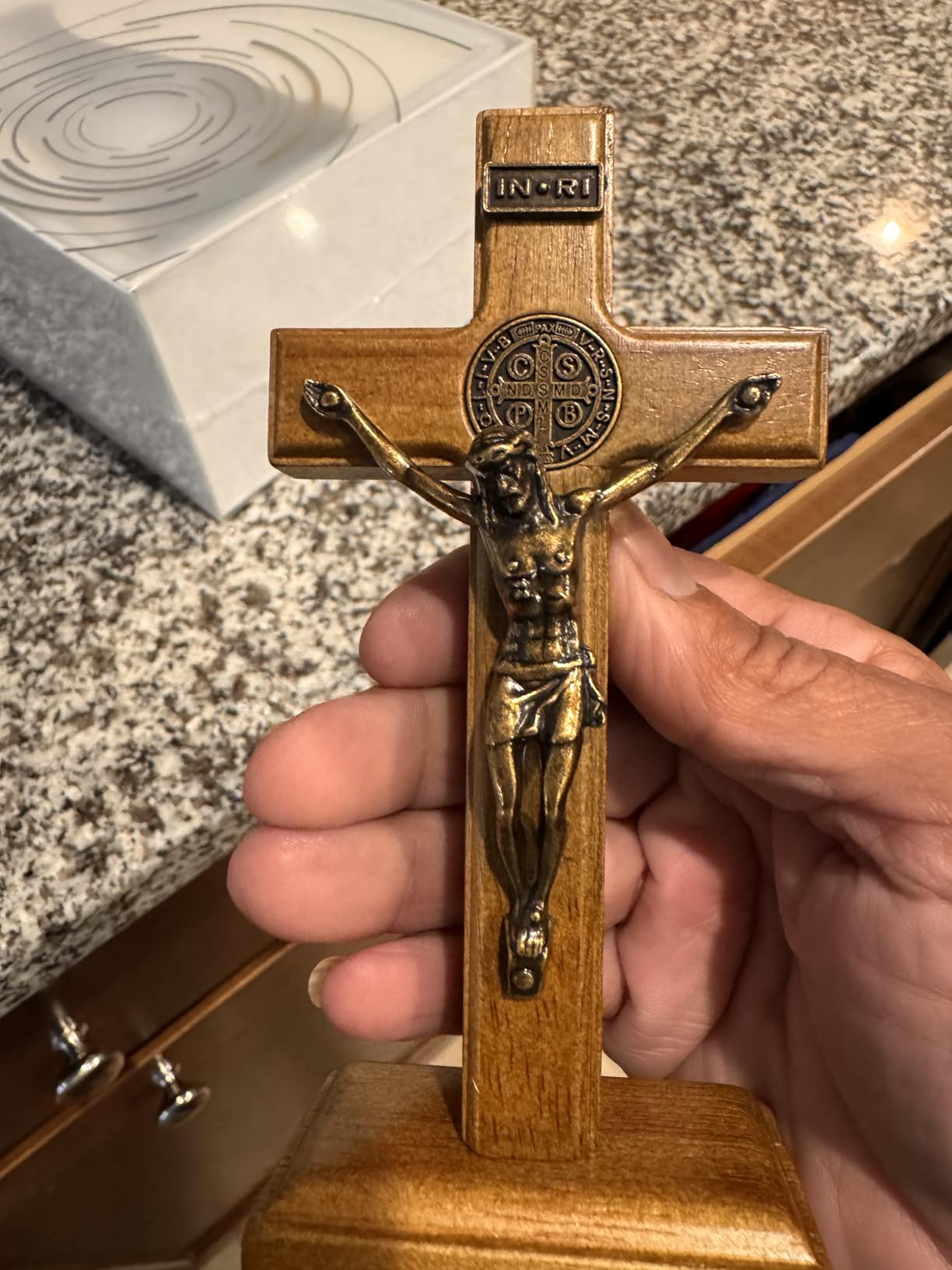 KUXBET Crucifix Wall Cross Wooden Jesus Christ Catholic Hanging Wall Cross for Home Decor 10 Inch Cross For Wall Golden Oak (10
