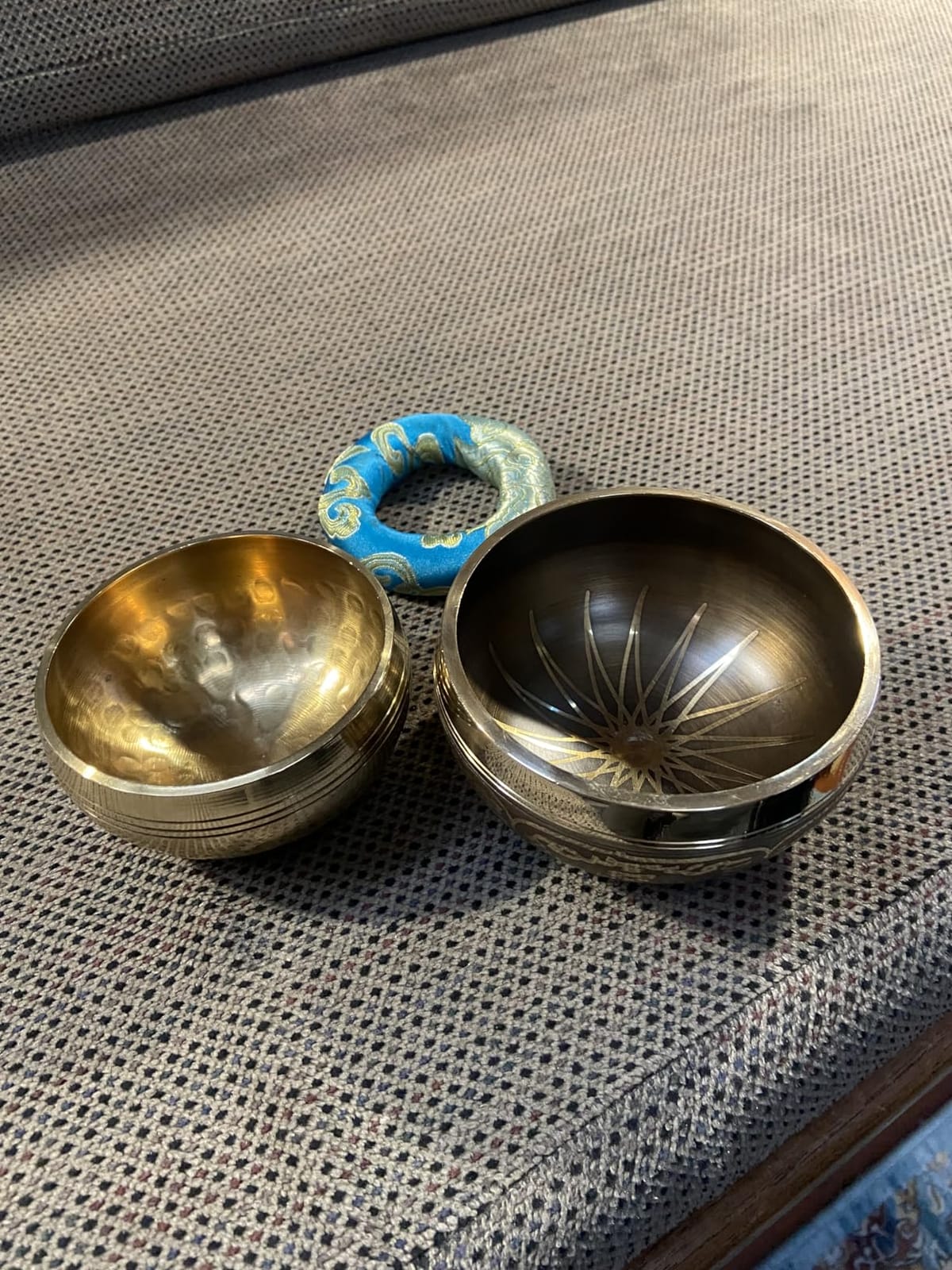 Relaehih 2-Pack Tibetan Singing Bowls Set, Nepal Sound Bowl Set for Yoga customer photo 1