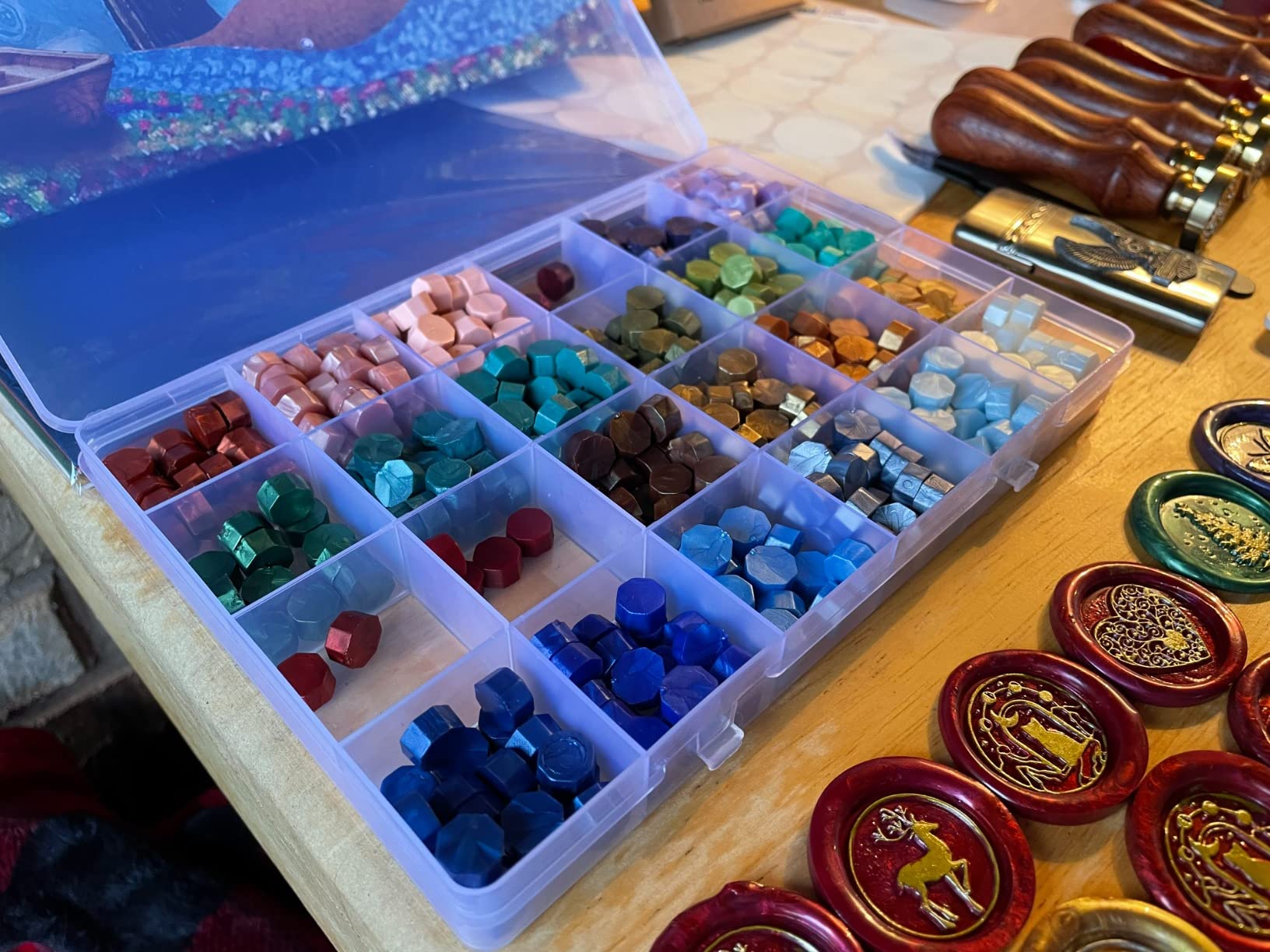 Comealltime Wax Seal Kit with Gift Box, 624 Pcs 24 Colors Sealing Beads, 2 Pcs Stamps, Sealing Wax Warmer, Metallic Pen, Envelope, Candles for Wedding Birthday Gift and DIY Craft, Sellado de Cera customer photo 2
