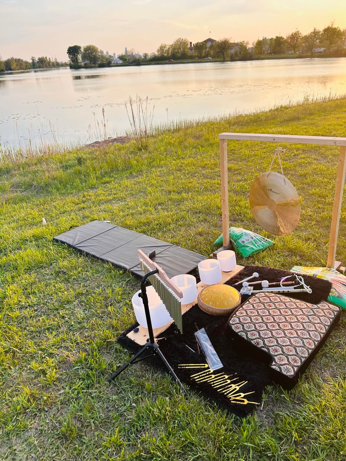 Arborea Wind Gong 18 Inch Authentic Chinese Hand Gong - Includes Padded Mallet & Hanging String for Sound Healing Home customer photo 1