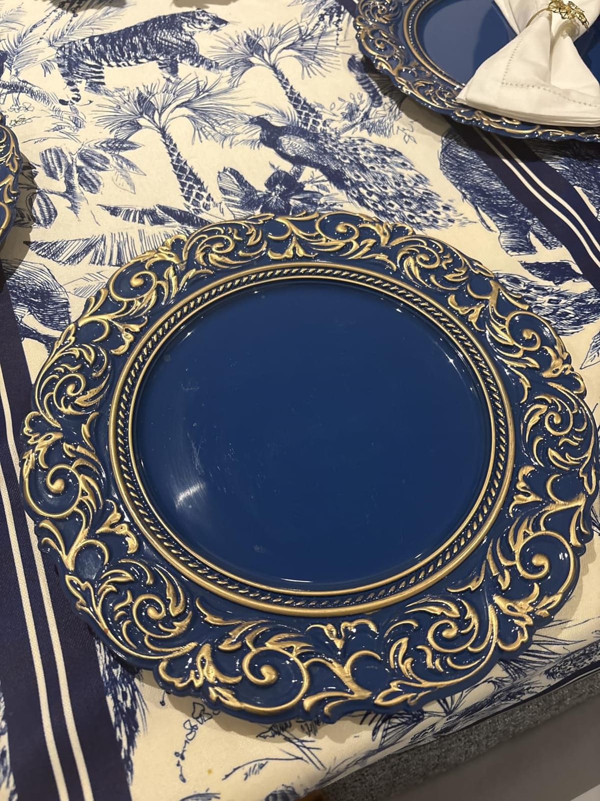 Antique Silver Charger Plates Embossed Rim, 13 Inch Dinner Plate Chargers Round Server Ware. Set of 6 Plastic Charger for Dinner, Wedding, Elegant Tableware Decor customer photo 2
