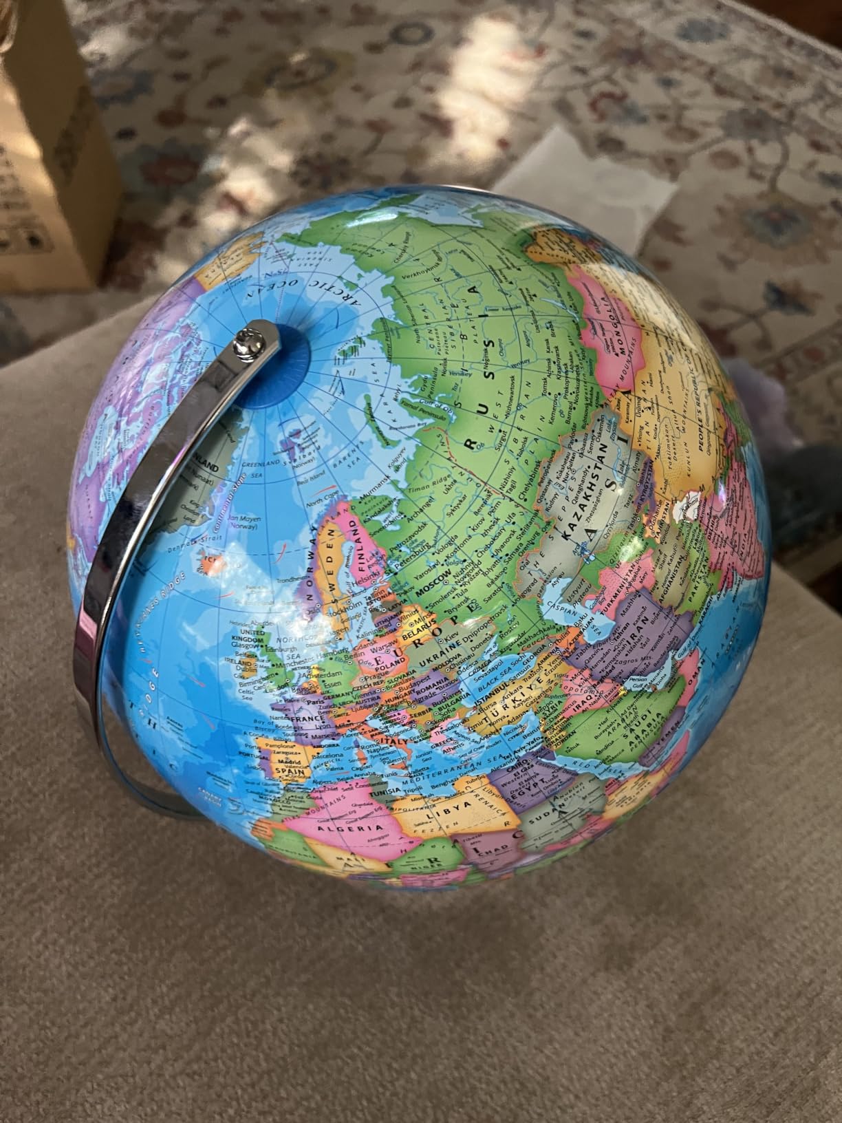 12'' Retro Illuminated World Globe with Wooden Stand, 2-1 Educ & Décor Antique Night Light up Globe Built in LED & HD Printed Map, Antique Illuminated Glob for Adults & Kids, Home Décor, Office customer photo 2