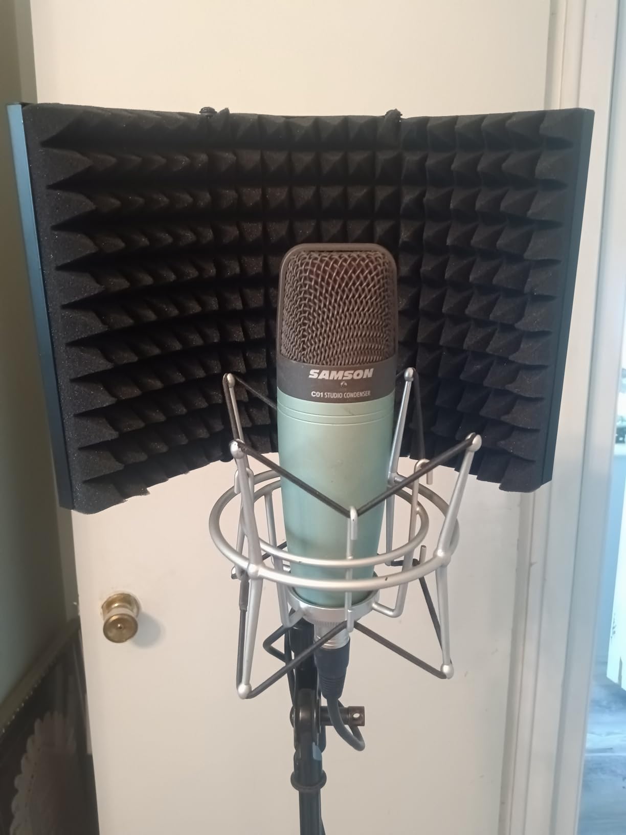 TONOR Isolation Shield Pack for Mic, Acoustic Foam Shield with Pop Filter & Tripod Stand, Foldable Design, Compatible with Blue Yeti, AT2020, Recording, Podcasts, Singing, Max 70 inch, Stand Included customer photo 1