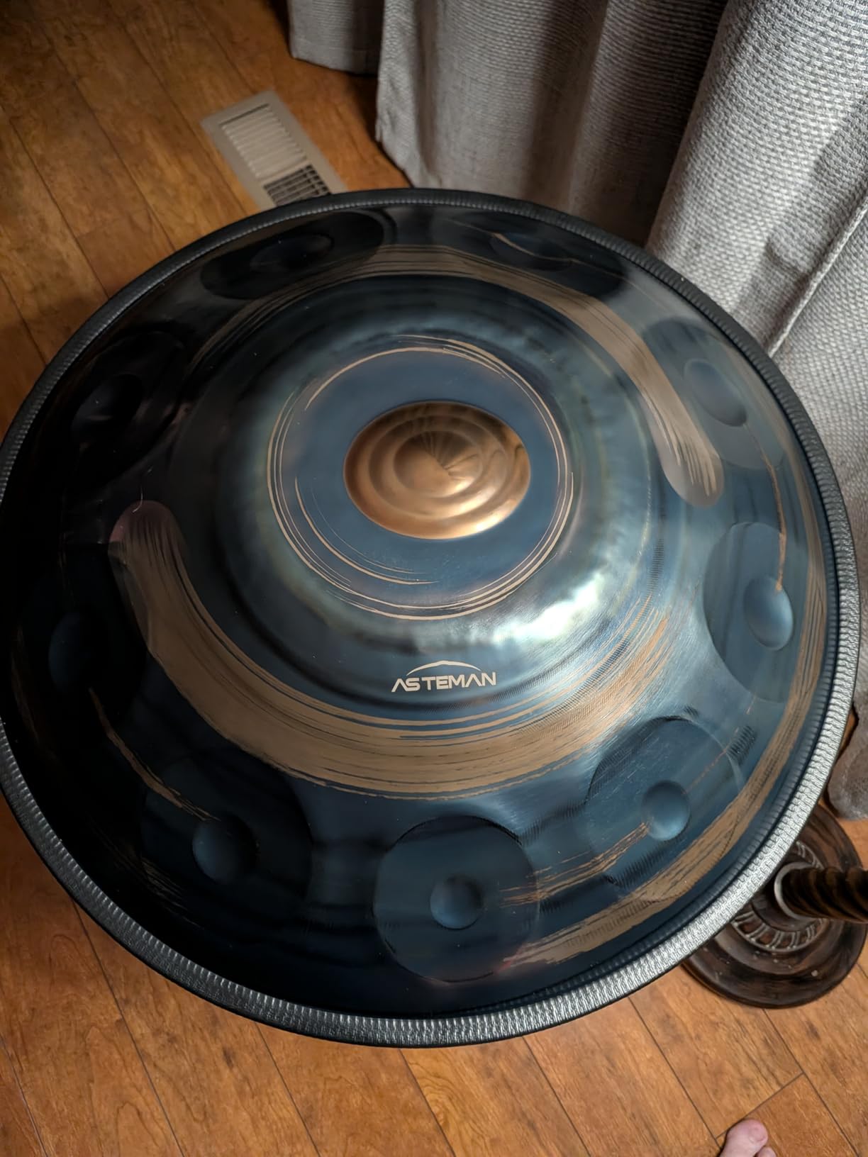 ASTEMAN Handpan in D Minor,432hz 22inches with 10 notes, comes with a backpack, courses, finger sleeves, stand, cleaning cloth, and two mallets. customer photo 1