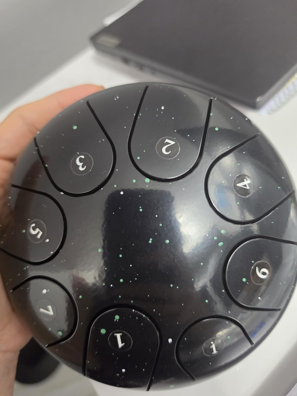 ASTEMAN Handpan in D Minor,432hz 22inches with 10 notes, comes with a backpack, courses, finger sleeves, stand, cleaning cloth, and two mallets. customer photo 2