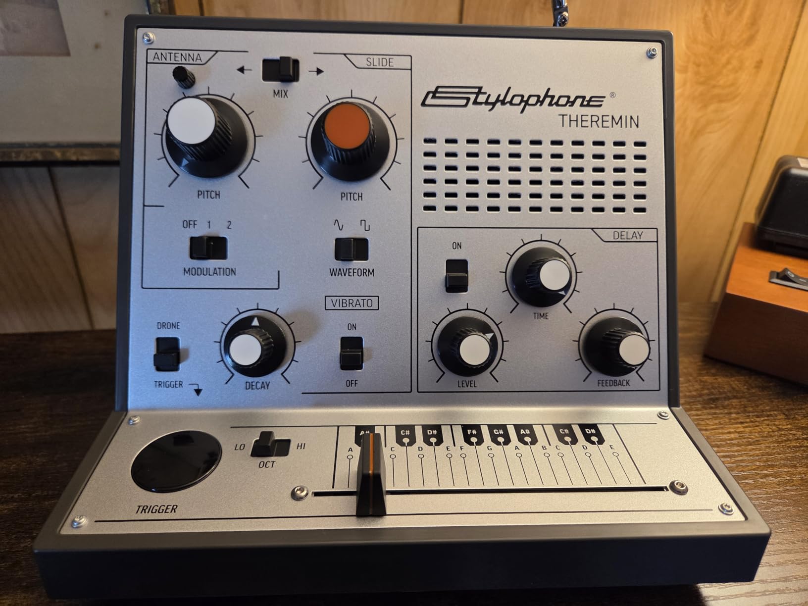 Stylophone Theremin – Award-Winning Portable Touch-Sensitive Synthesizer with Retro Analog Sound, Built-In Speaker, Delay & Vibrato Effects, Slider Control, Compact Battery-Powered Design customer photo 1
