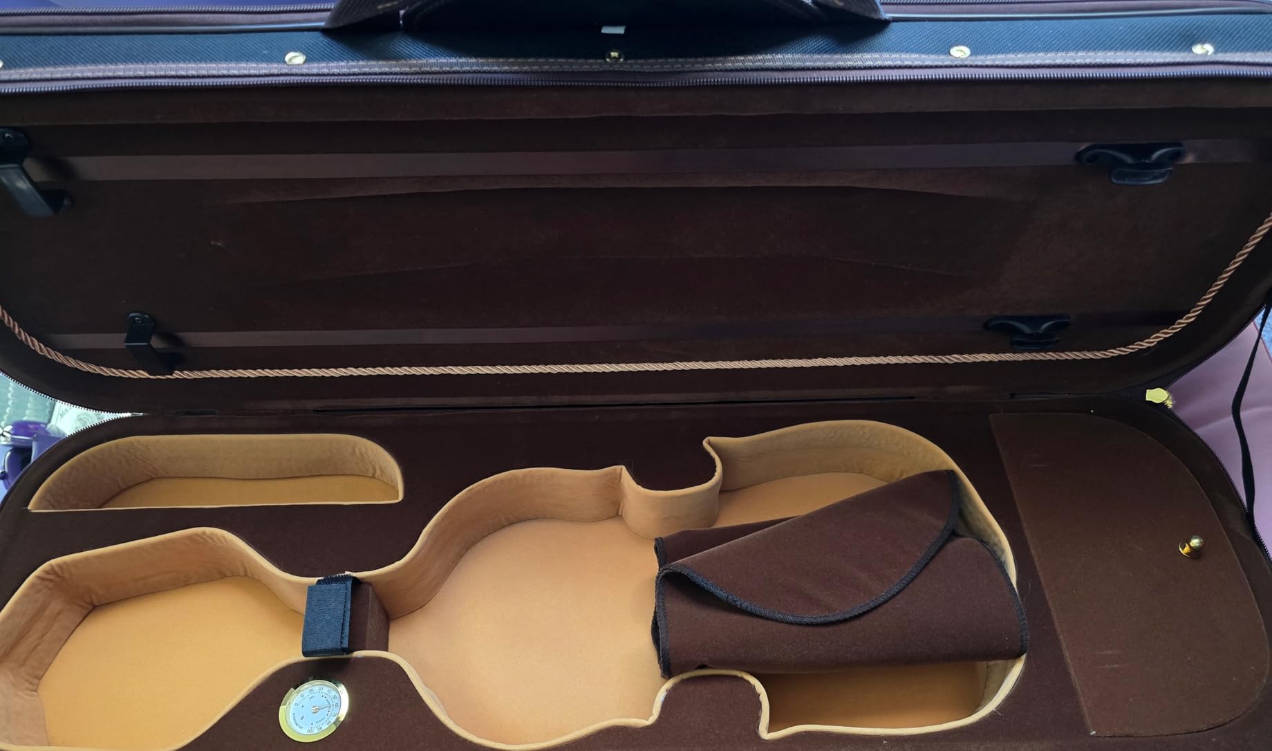 VEVOR 4/4 Full Size Violin Case, Built-in Hygrometer, Lightweight Portable Travel Carrying Bag, with Plush Lining, Shoulder Straps, Anti-Scratch, Professional Oblong Shape, for Violin, Black customer photo 2