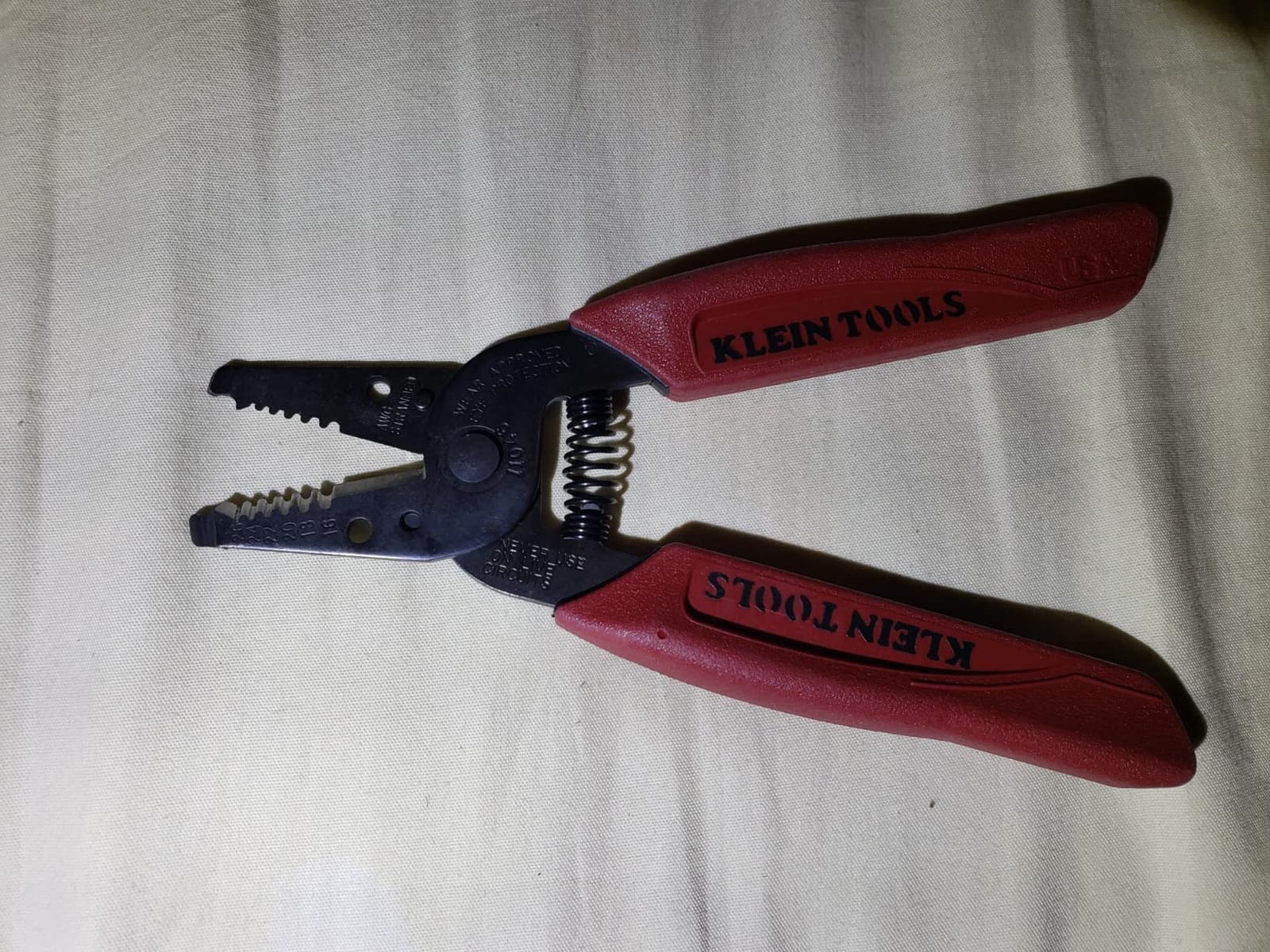 Klein Tools 11046 Wire Stripper, Wire Cutter, Made in USA, Stripping/Cutting Tool for 16-26 AWG Stranded, Compact Nose with Precision-ground Stripping Holes customer photo 2