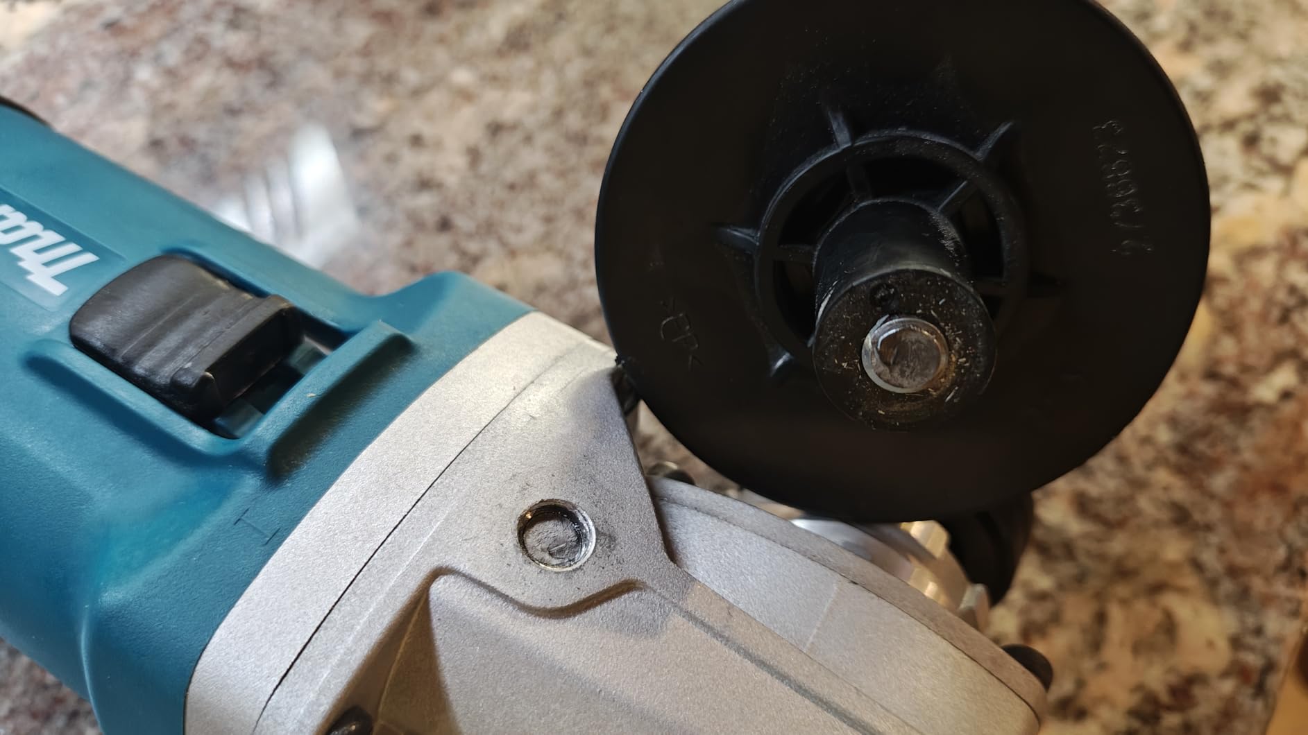 Makita 9564CV 4-1/2-Inch SJS™ High-Power Angle Grinder customer photo 1